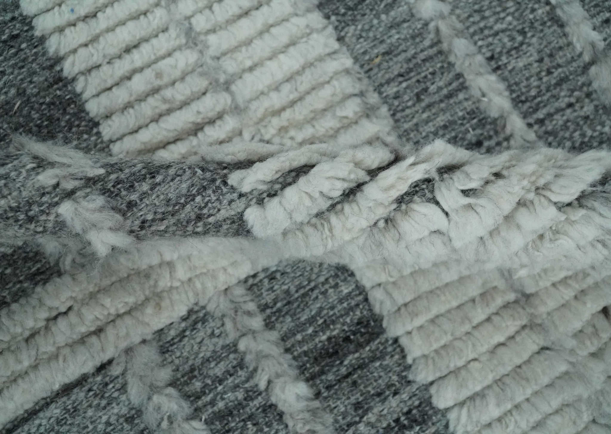 Charcoal and Silver Traditional Hand Knotted 8x10 Geometrical Pattern Wool Area Rug - Image 7
