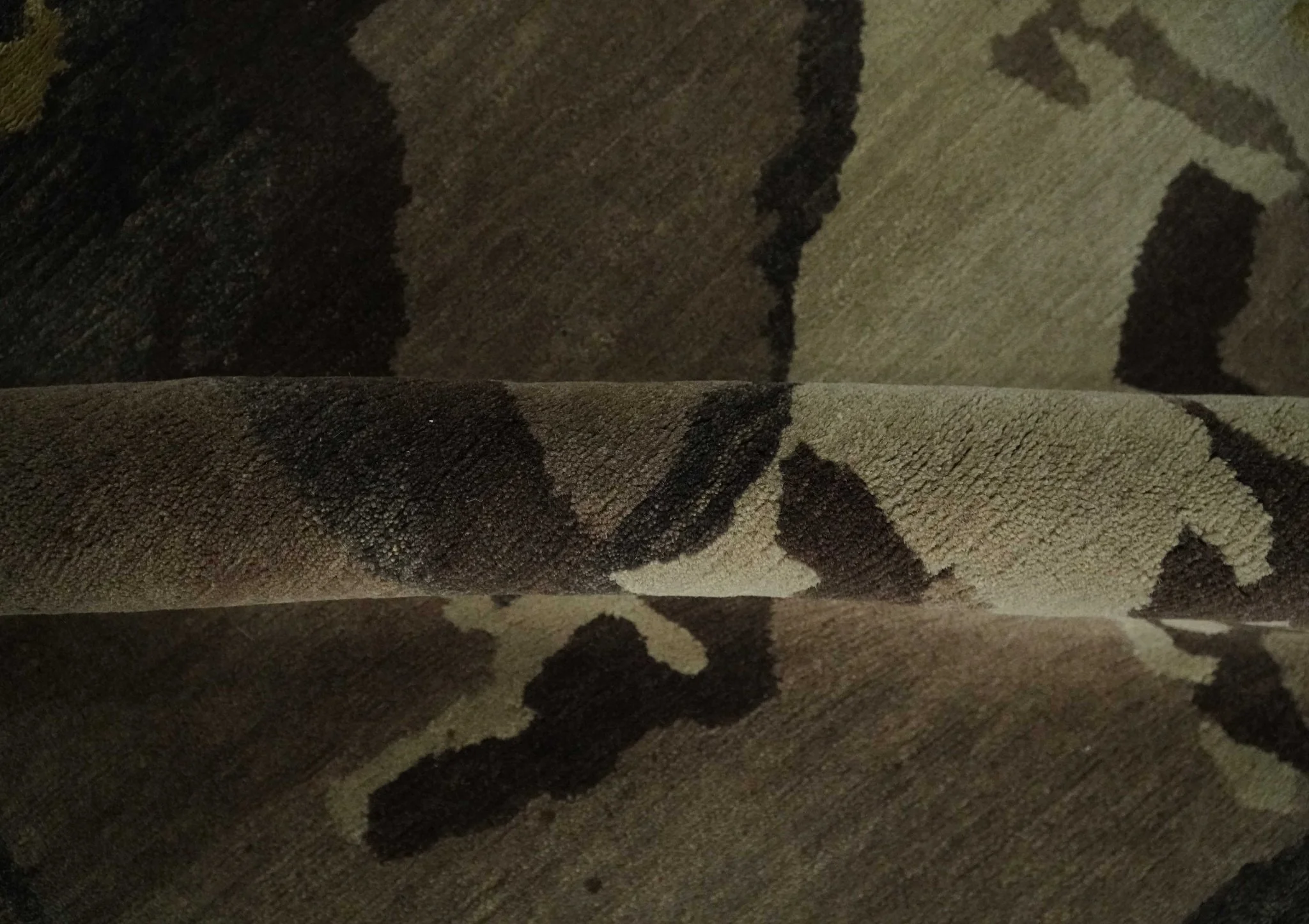 Charcoal, Brown, Beige and Olive Modern Abstract Hand loom 5x6.6 Wool And Art Silk Area Rug - Image 7