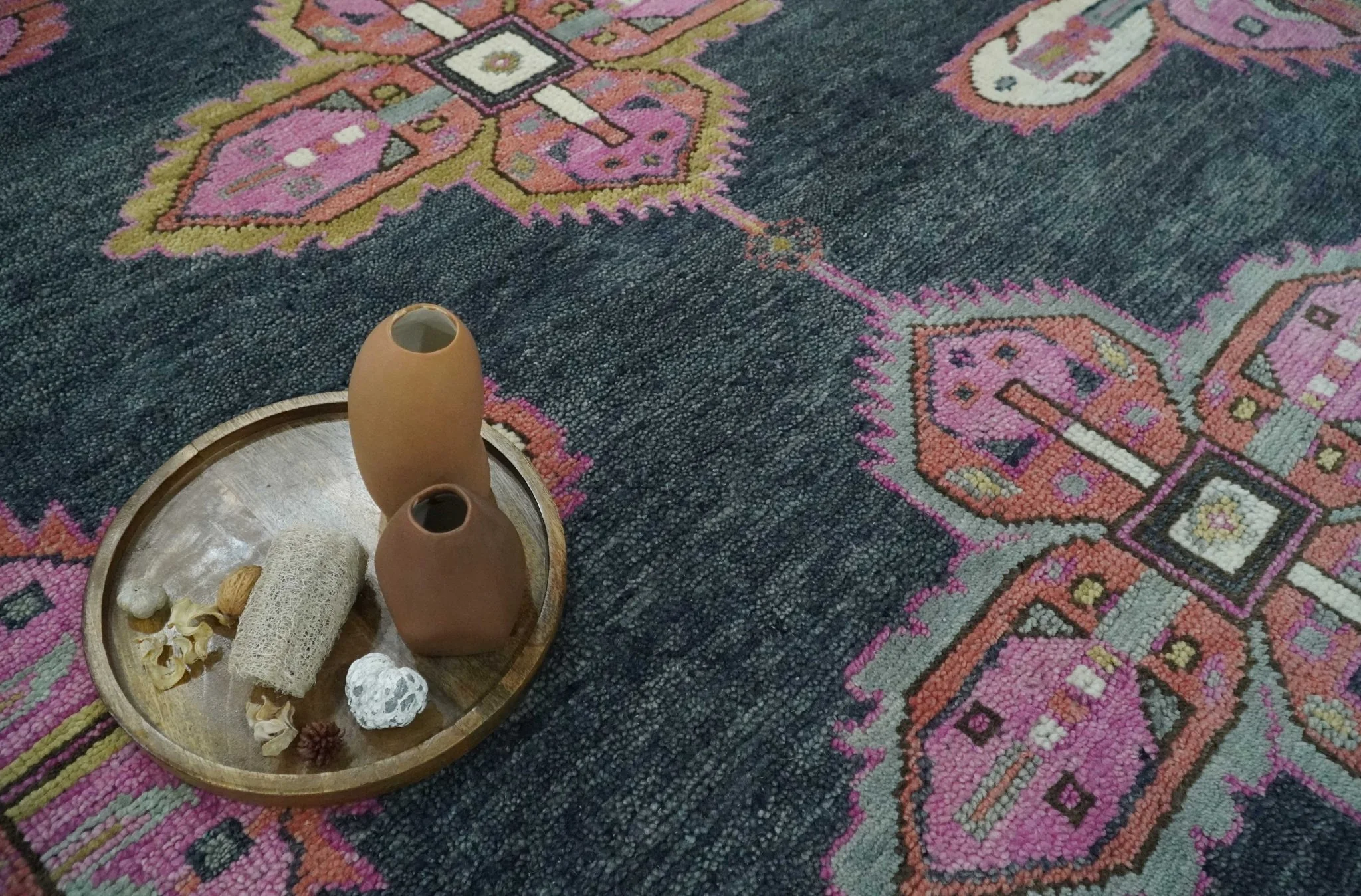 Charcoal, Gray and Pink Traditional Hand Knotted 5x8 and 6x9 Wool Area Rug - Image 11