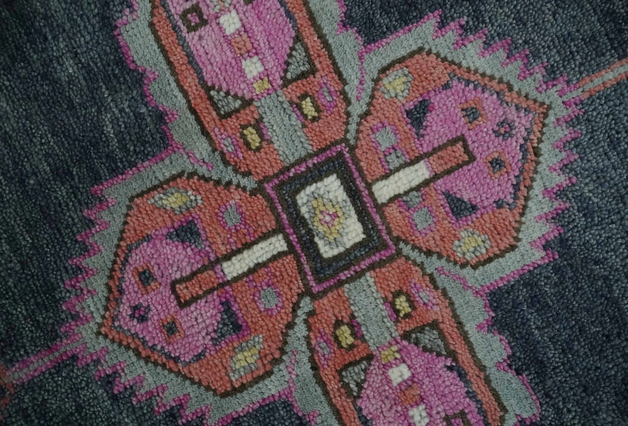 Charcoal, Gray and Pink Traditional Hand Knotted 5x8 and 6x9 Wool Area Rug - Image 4