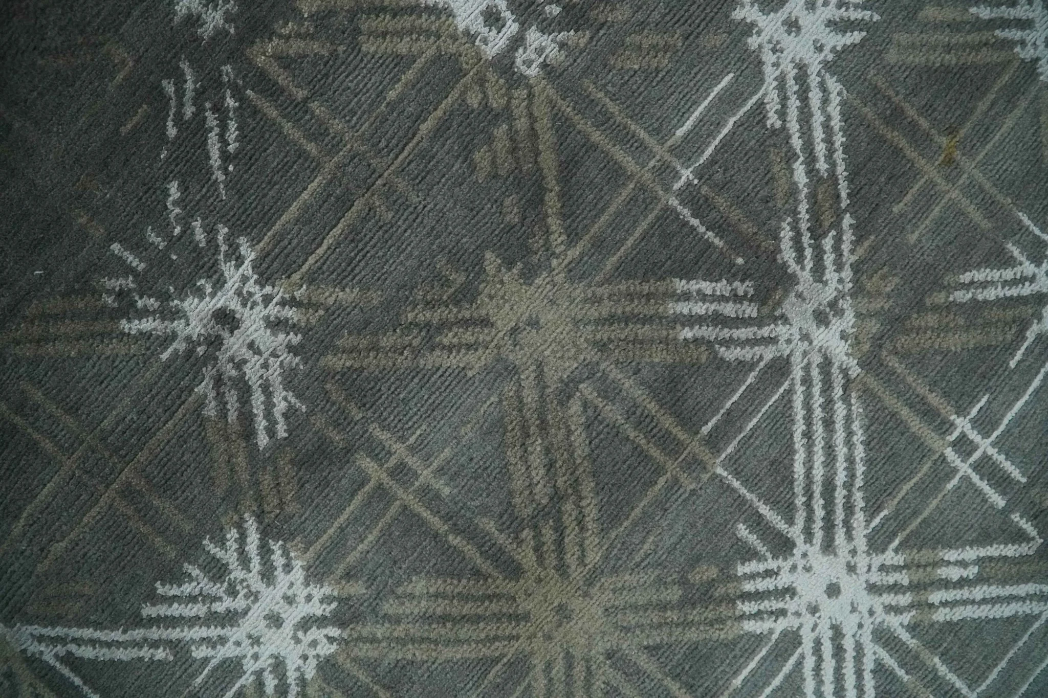 Antique look Charcoal, Ivory and Olive Geometrical Stripes Pattern Hand knotted 6x9 wool and Art Silk Area Rug - Image 3