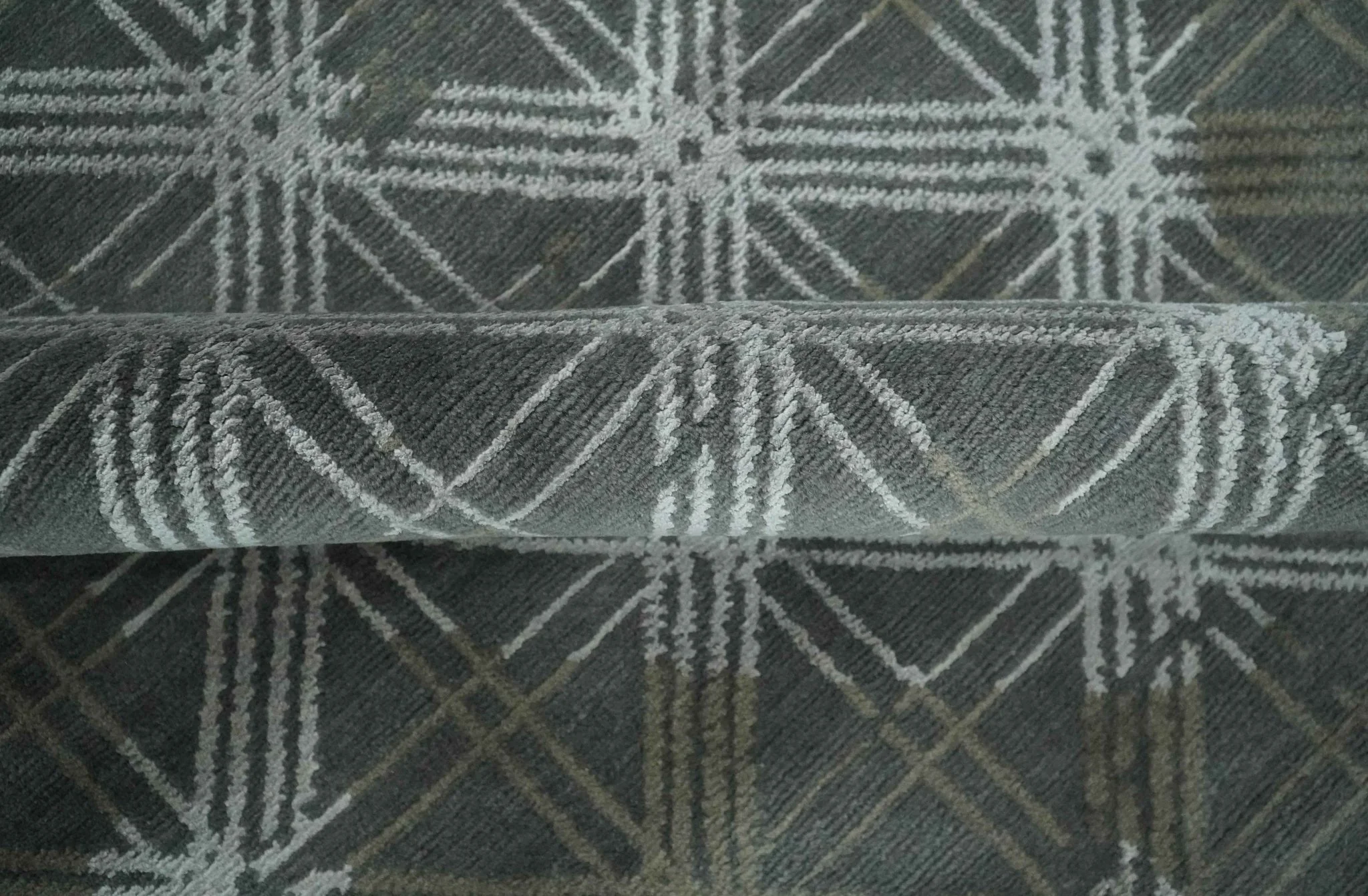 Antique look Charcoal, Ivory and Olive Geometrical Stripes Pattern Hand knotted 6x9 wool and Art Silk Area Rug - Image 5