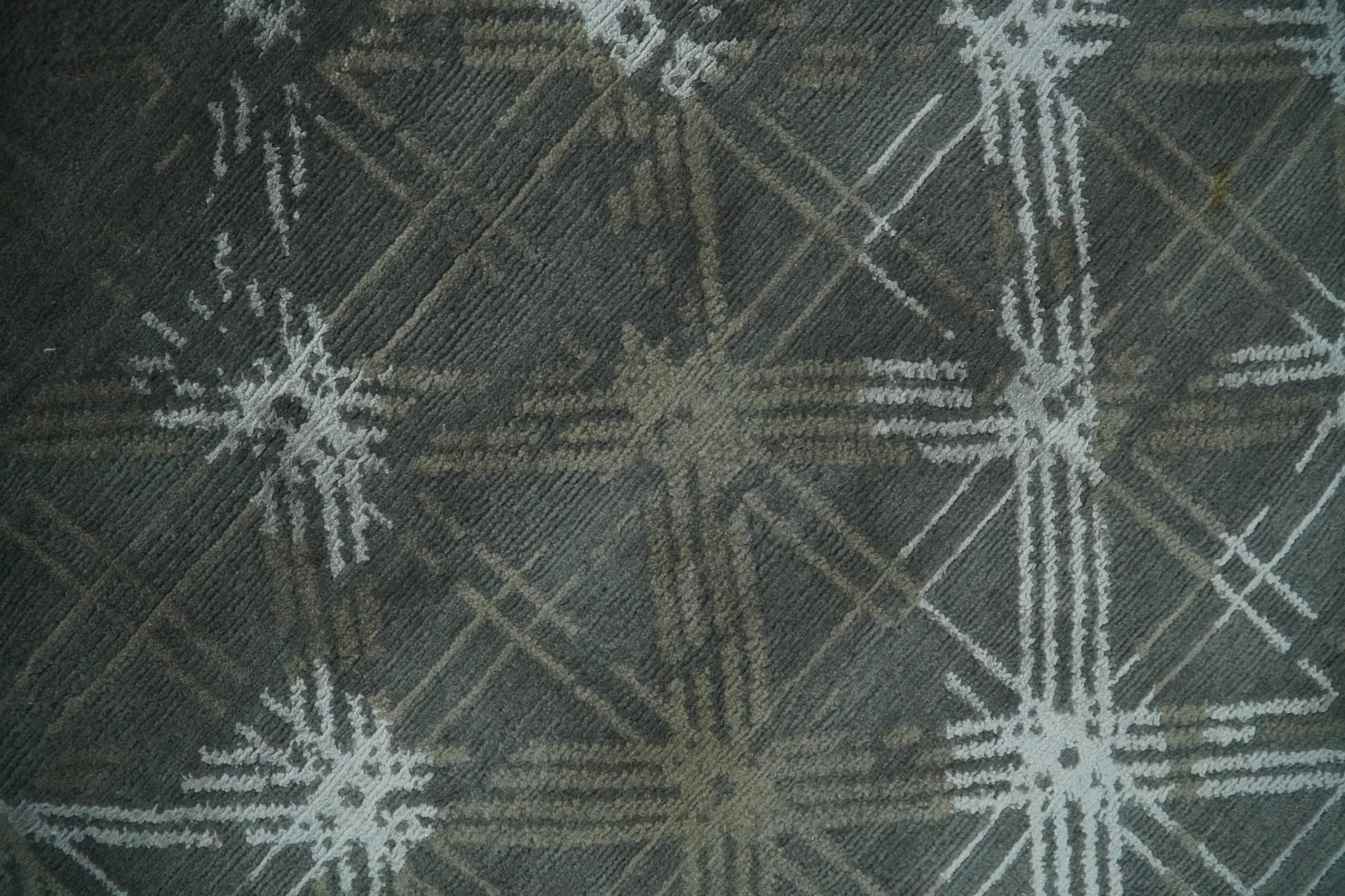 Antique look Charcoal, Ivory and Olive Geometrical Stripes Pattern Hand knotted 6x9 wool and Art Silk Area Rug - Image 6