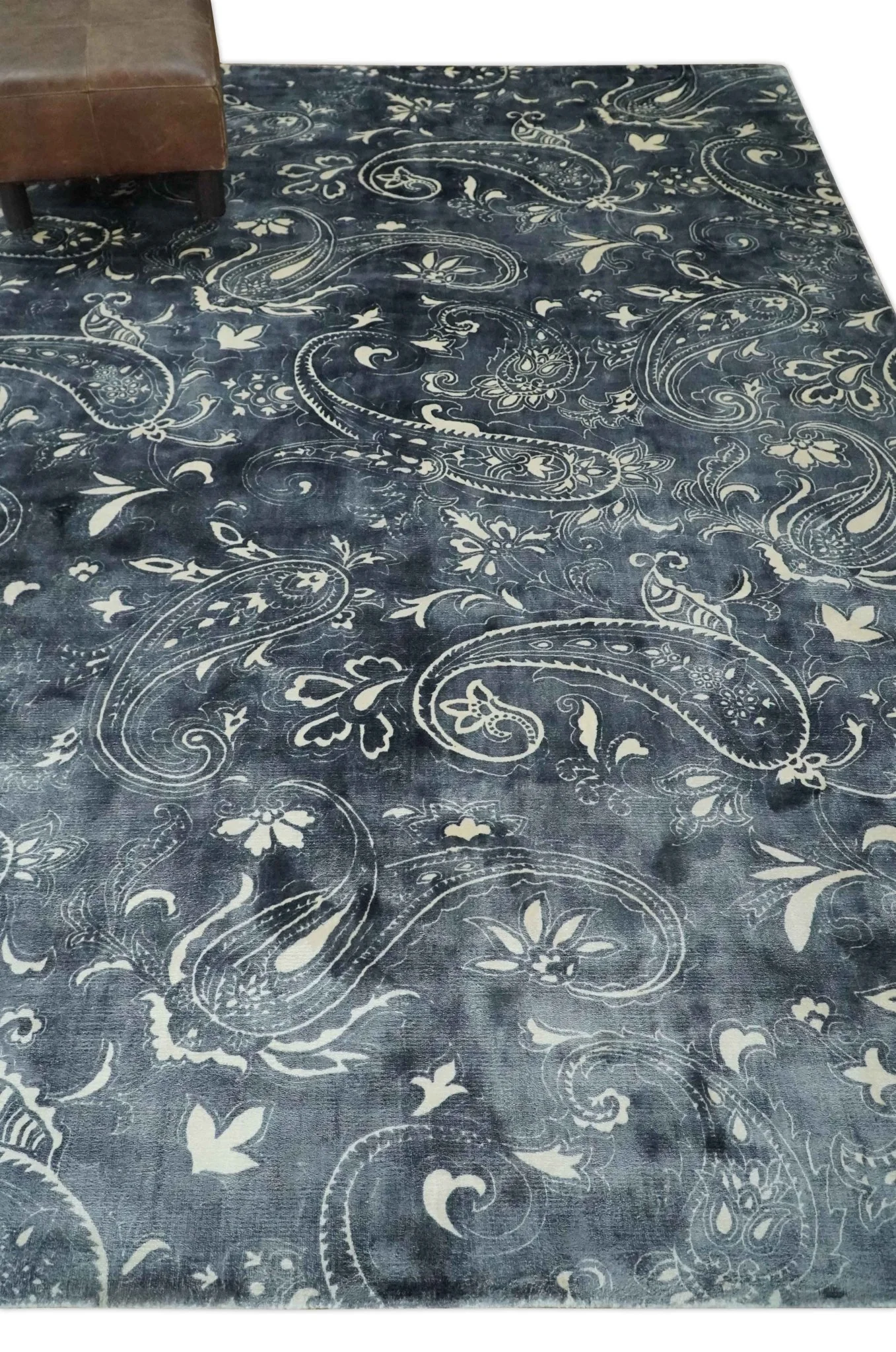 Premium look Charcoal, Ivory and Silver Hand loom Traditional Boteh Design Wool and Viscose Area Rug - Image 4