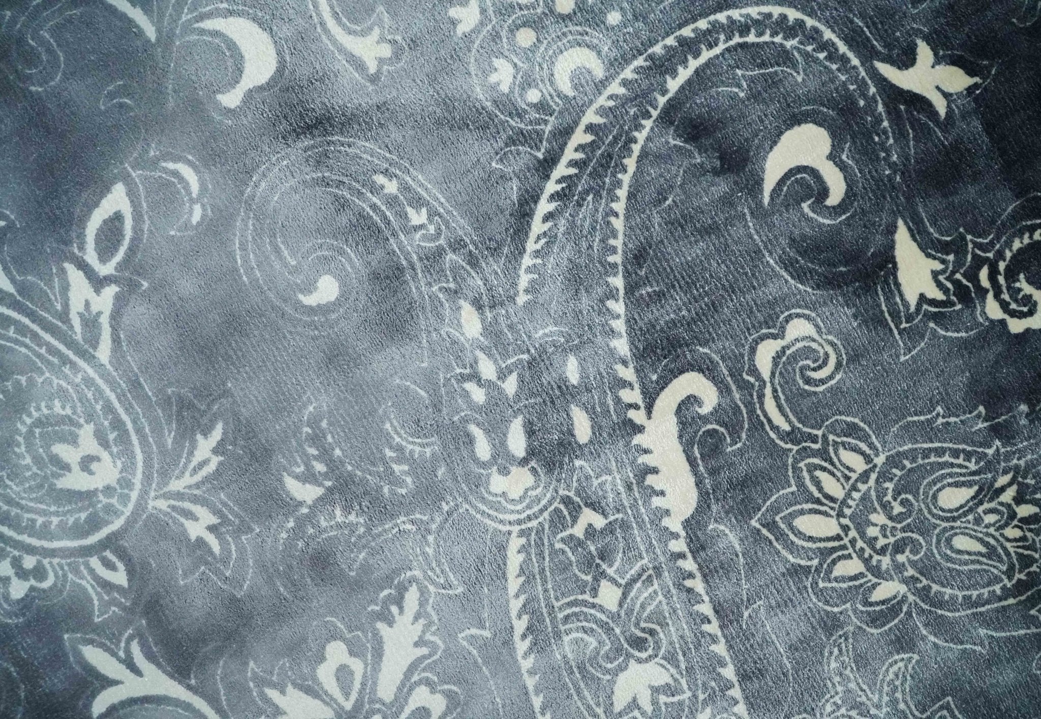 Premium look Charcoal, Ivory and Silver Hand loom Traditional Boteh Design Wool and Viscose Area Rug - Image 5