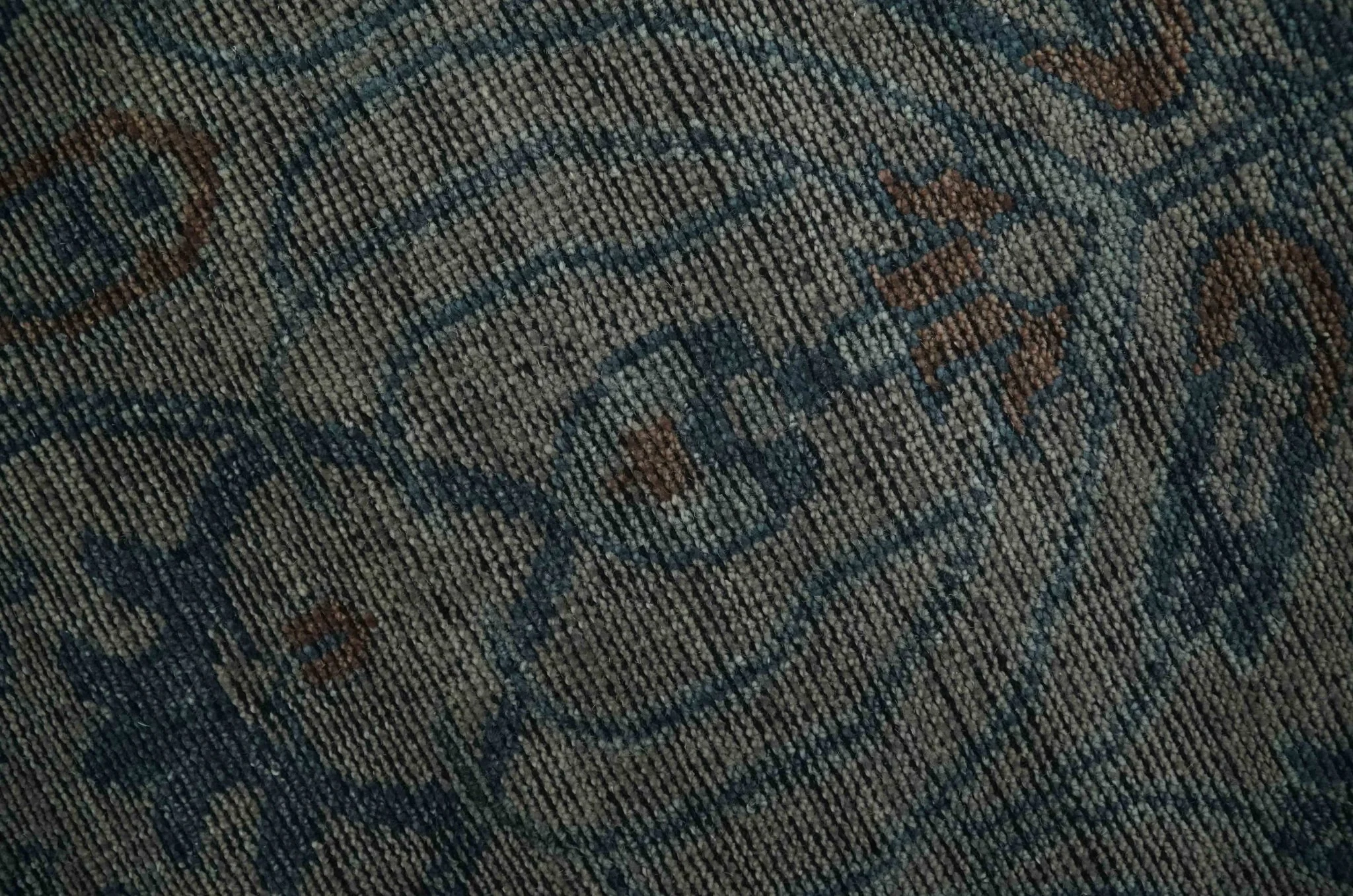 Antique look Gray, Taupe and Gray 8x10 Traditional Design wool Rug - Image 4