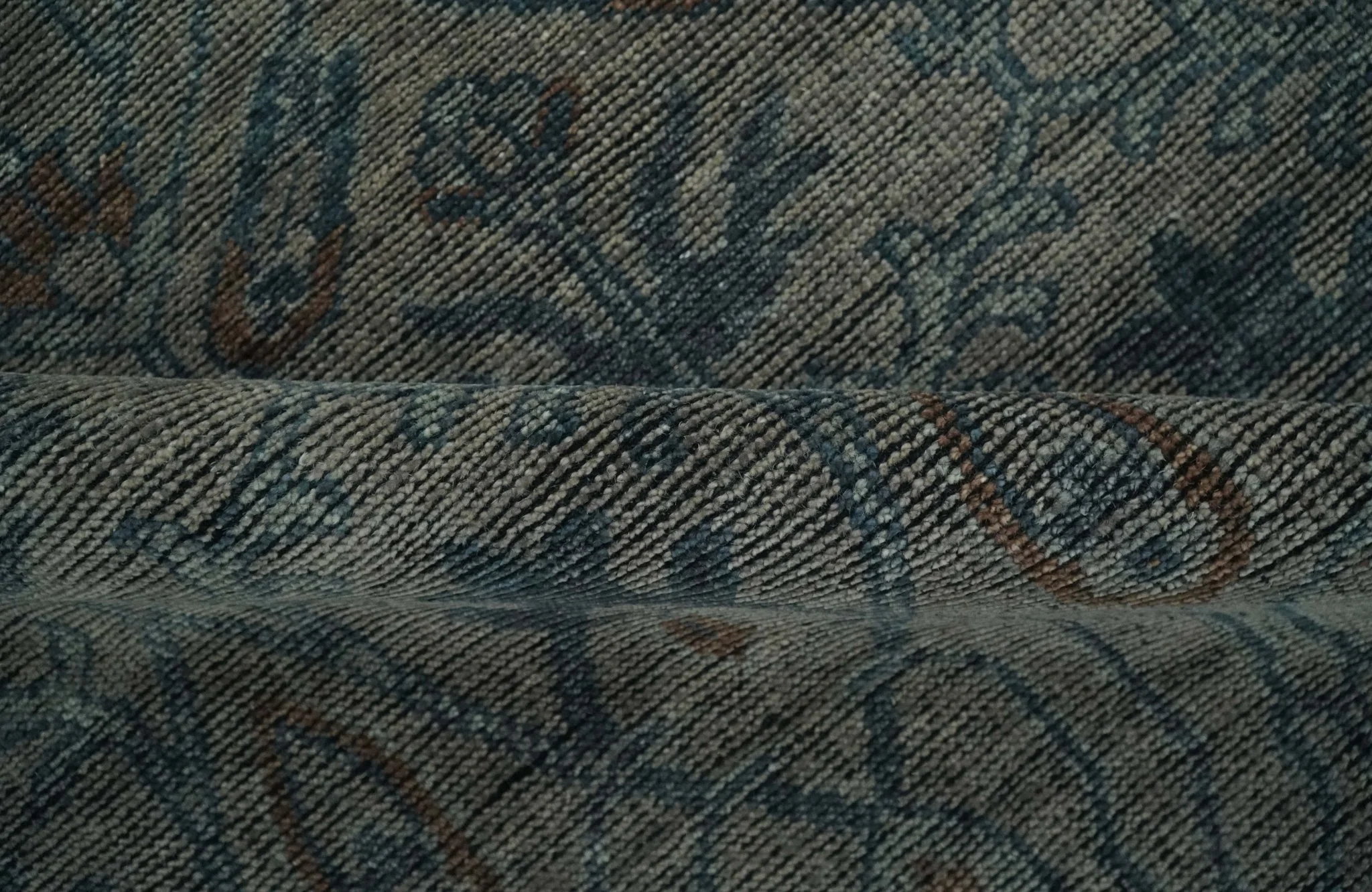 Antique look Gray, Taupe and Gray 8x10 Traditional Design wool Rug - Image 7