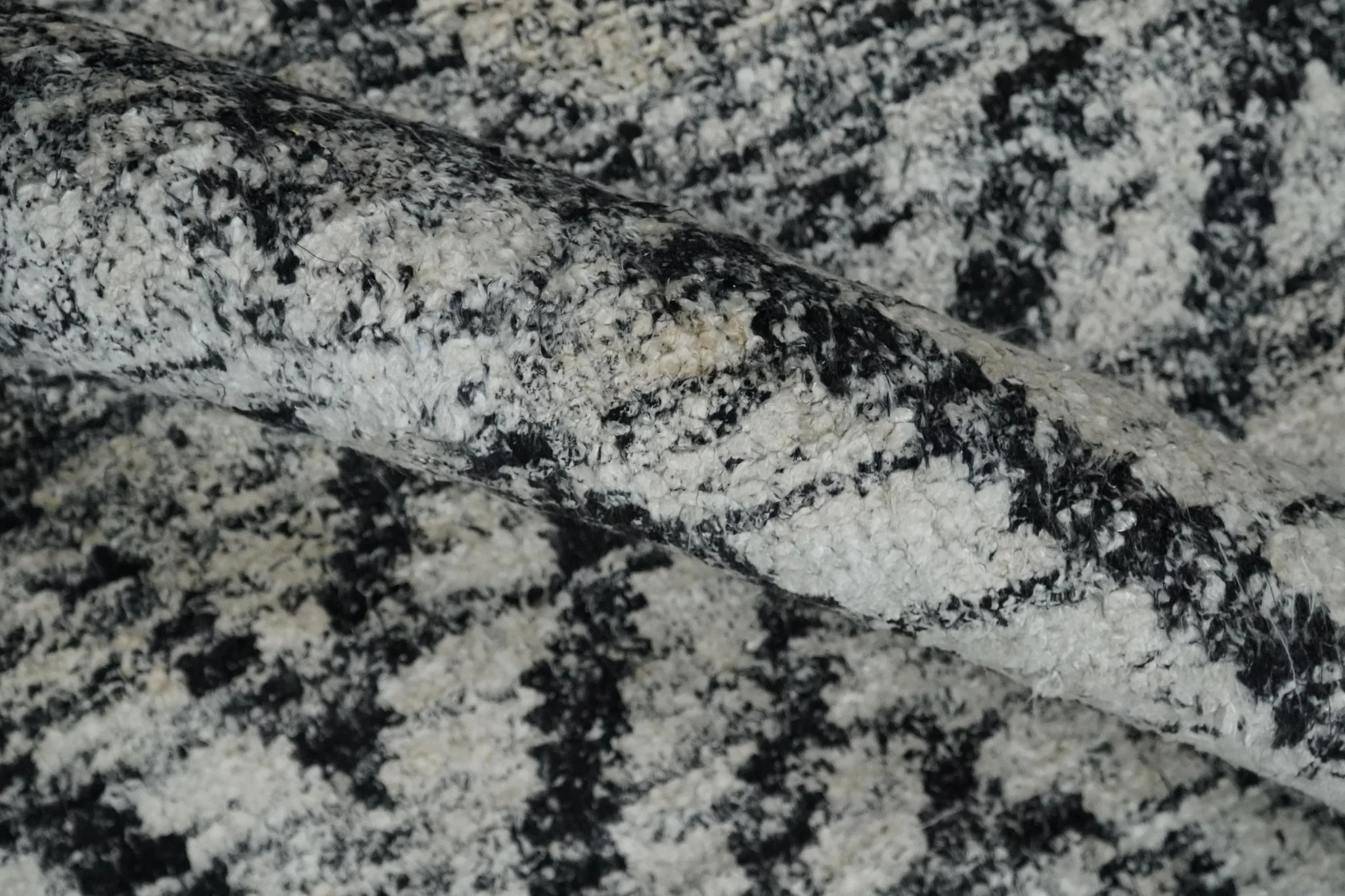 Chevron Silver and Black Shaded Scandinavian 5x8 Bamboo Silk Flatwoven Area Rug | HL36 - Image 4