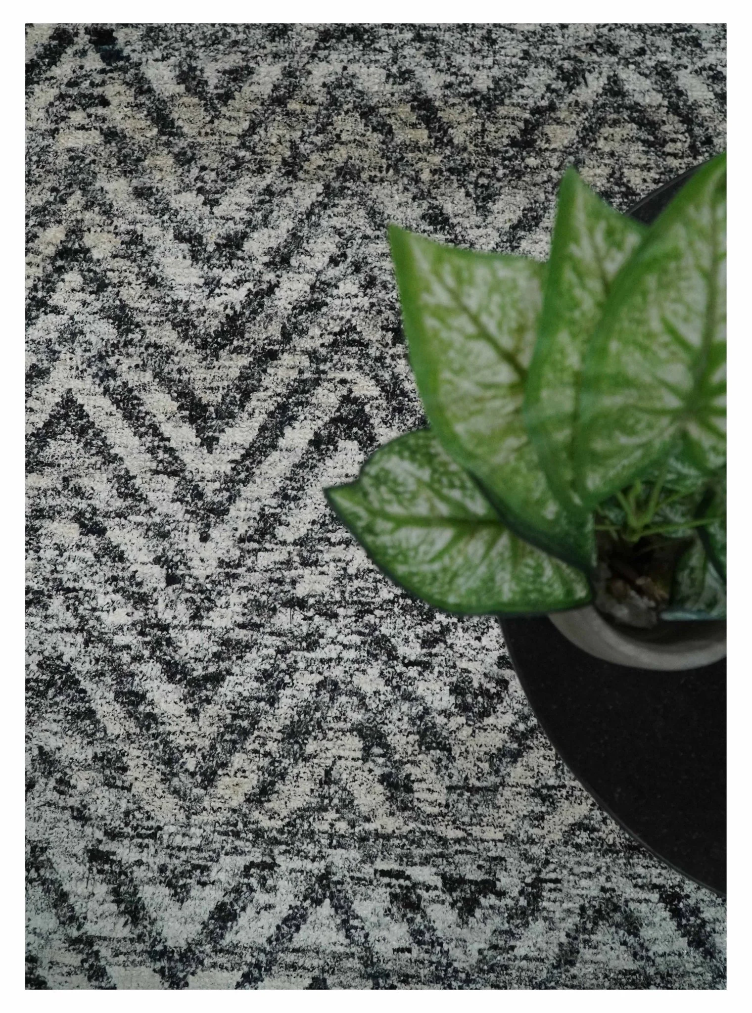 Chevron Silver and Black Shaded Scandinavian 5x8 Bamboo Silk Flatwoven Area Rug | HL36 - Image 9