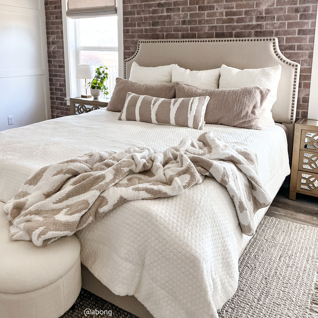 Cloud Gray, Sahara Tan, Coal, Taupe And Off White Modern Soft Plush Throw - Image 18