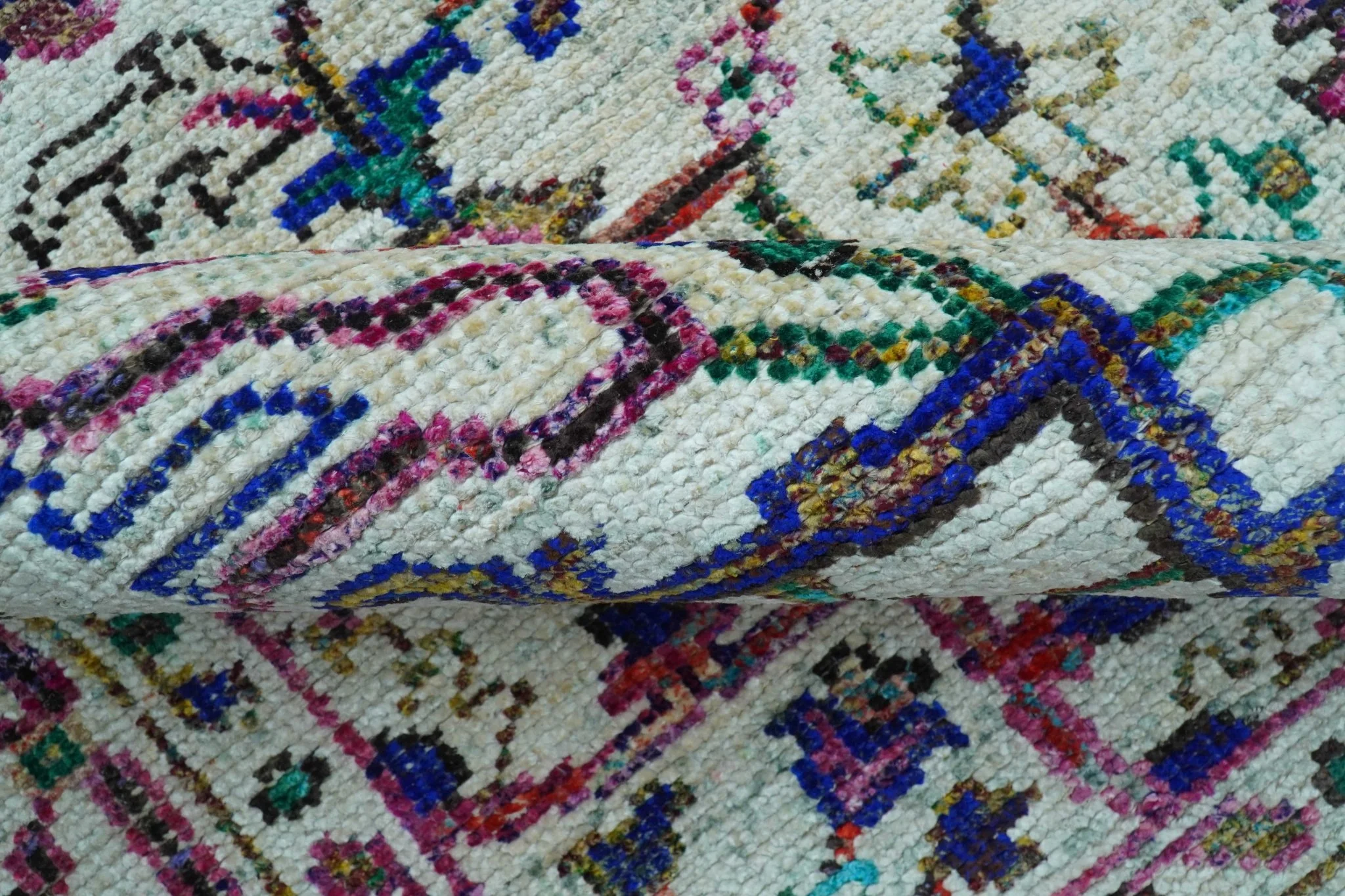 Colorful Traditional Serapi Design Ivory And Beige Hand Knotted 8x10 Wool Area Rug - Image 5