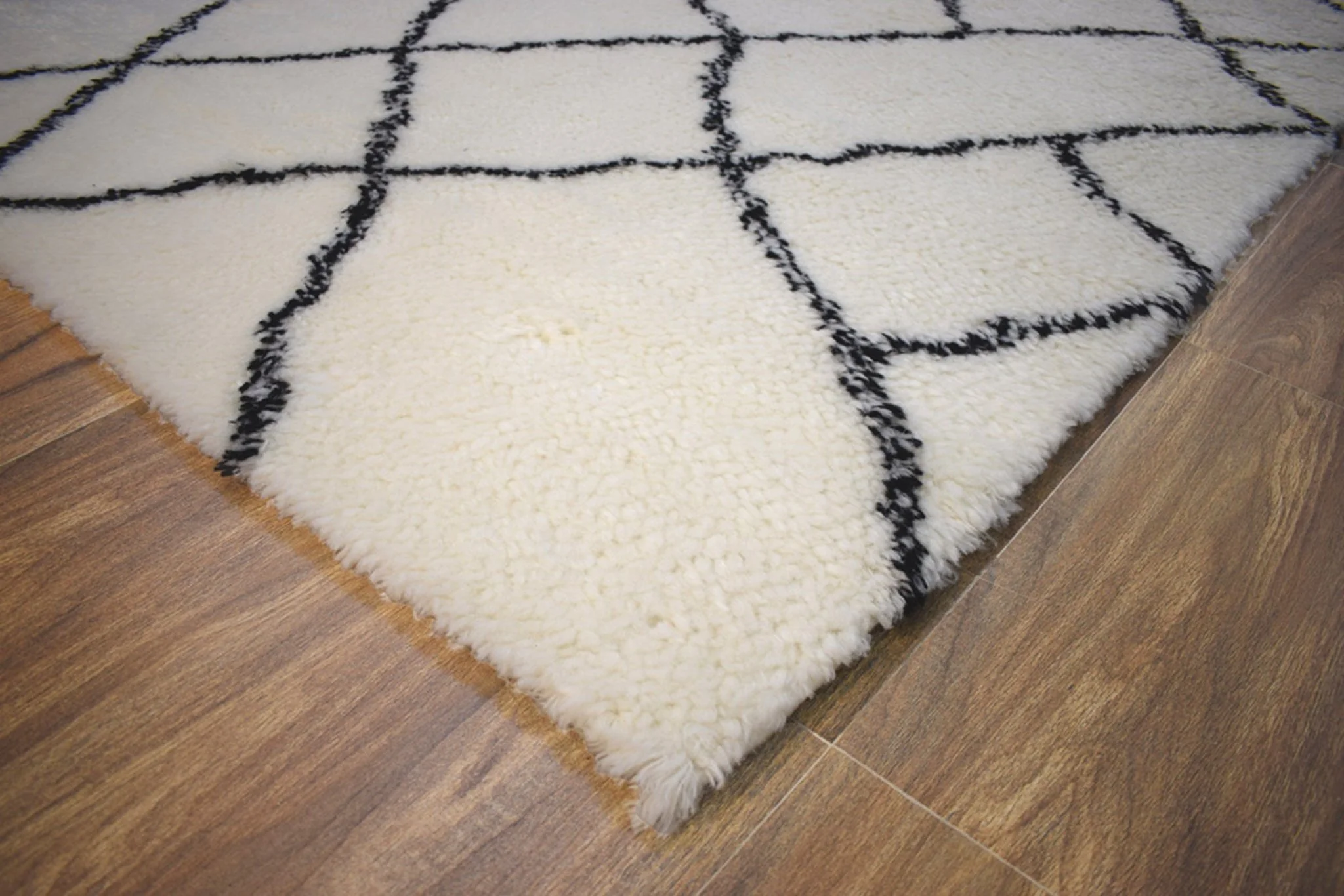 Contemporary Hand Woven Plus Moroccan Fine Wool Area Rug - Image 7