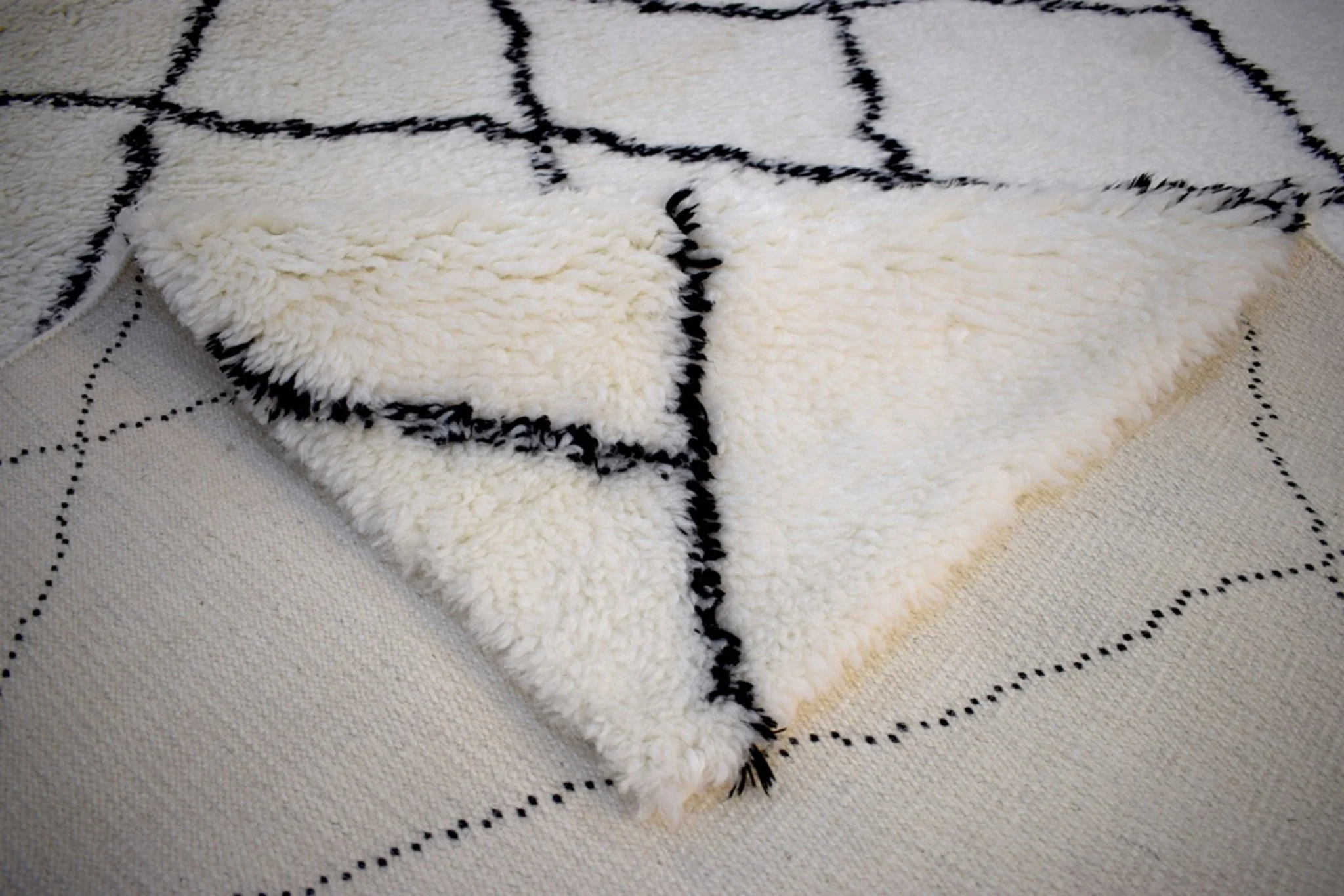 Contemporary Hand Woven Plus Moroccan Fine Wool Area Rug - Image 9