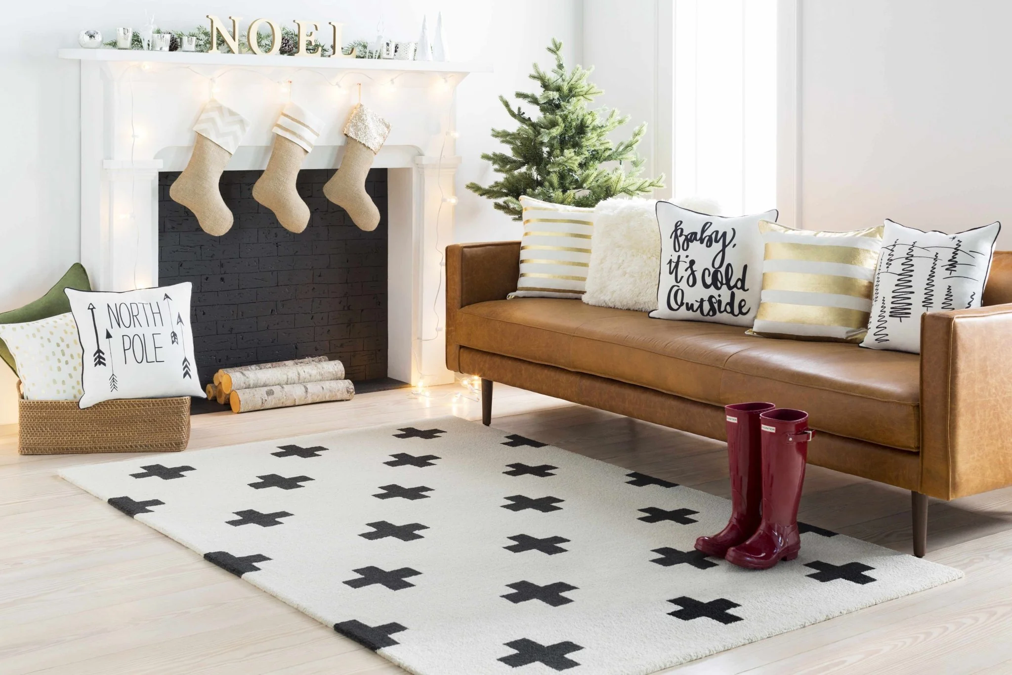 Hand Tufted Contemporary Cross Design Ivory and Black Wool Area Rug - Image 3