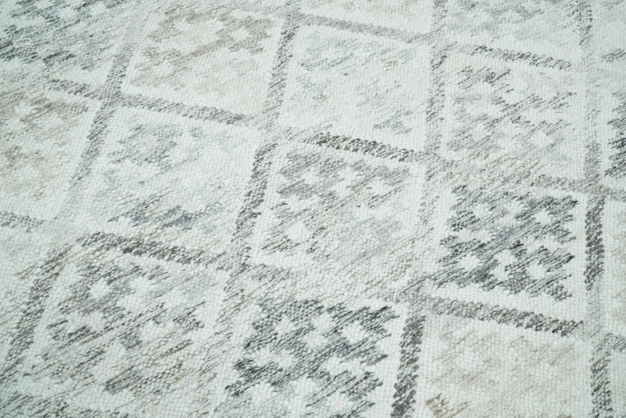 Contemporary Ivory and Gray Hand Woven Rug made with Fine Blended Wool - Image 3