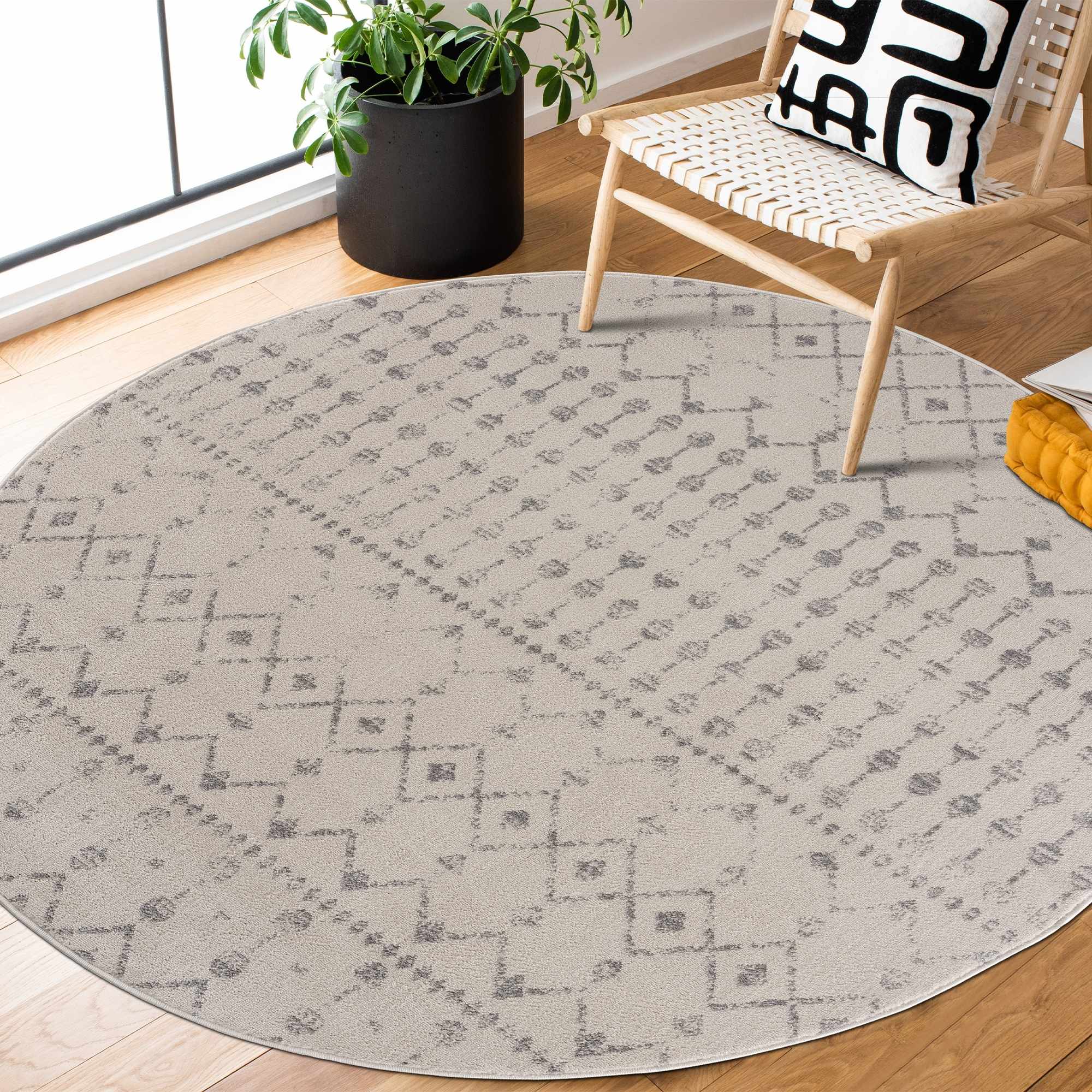 Contemporary Ivory and Gray Tribal Trellis Design Medium Pile Area Rug - Image 4