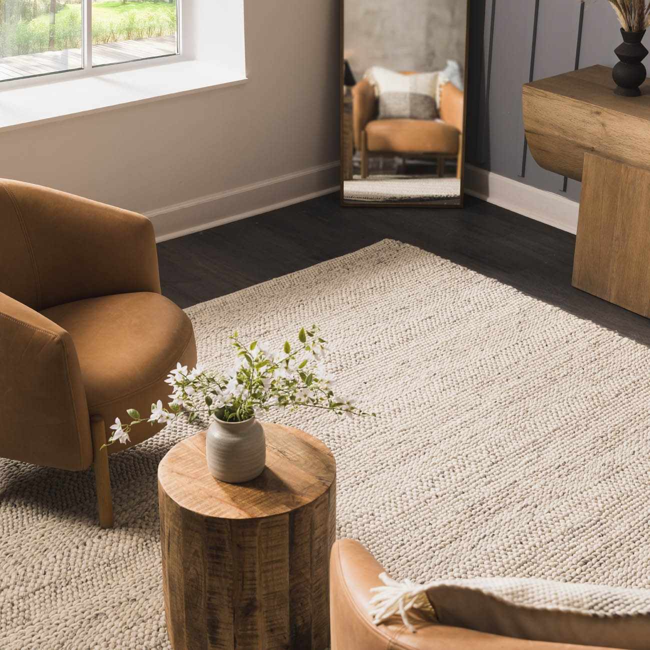 Contemporary Ivory Machine Woven Wool Rug - Image 4