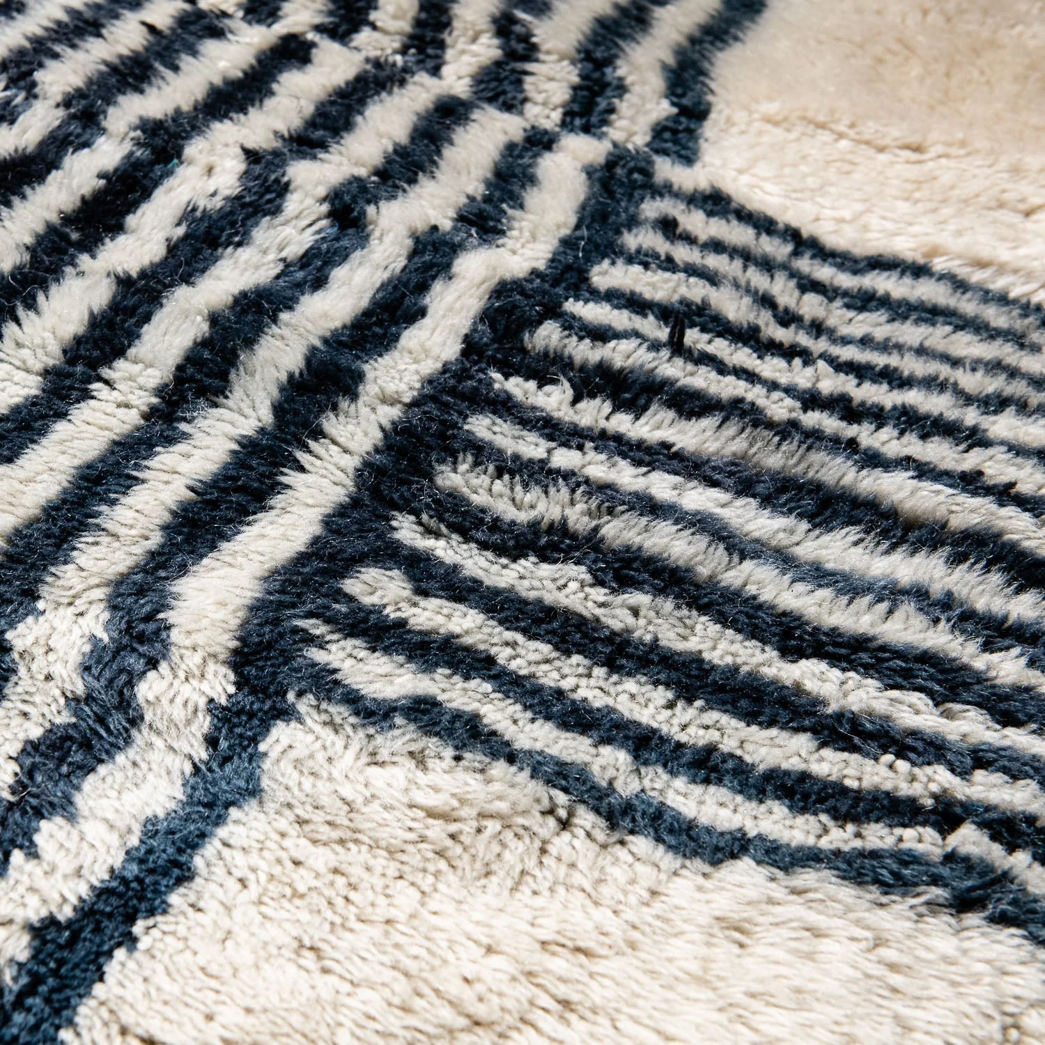 Contemporary Moroccan Beige And Blue Hand Knotted 8x10 Wool Rug - Image 3
