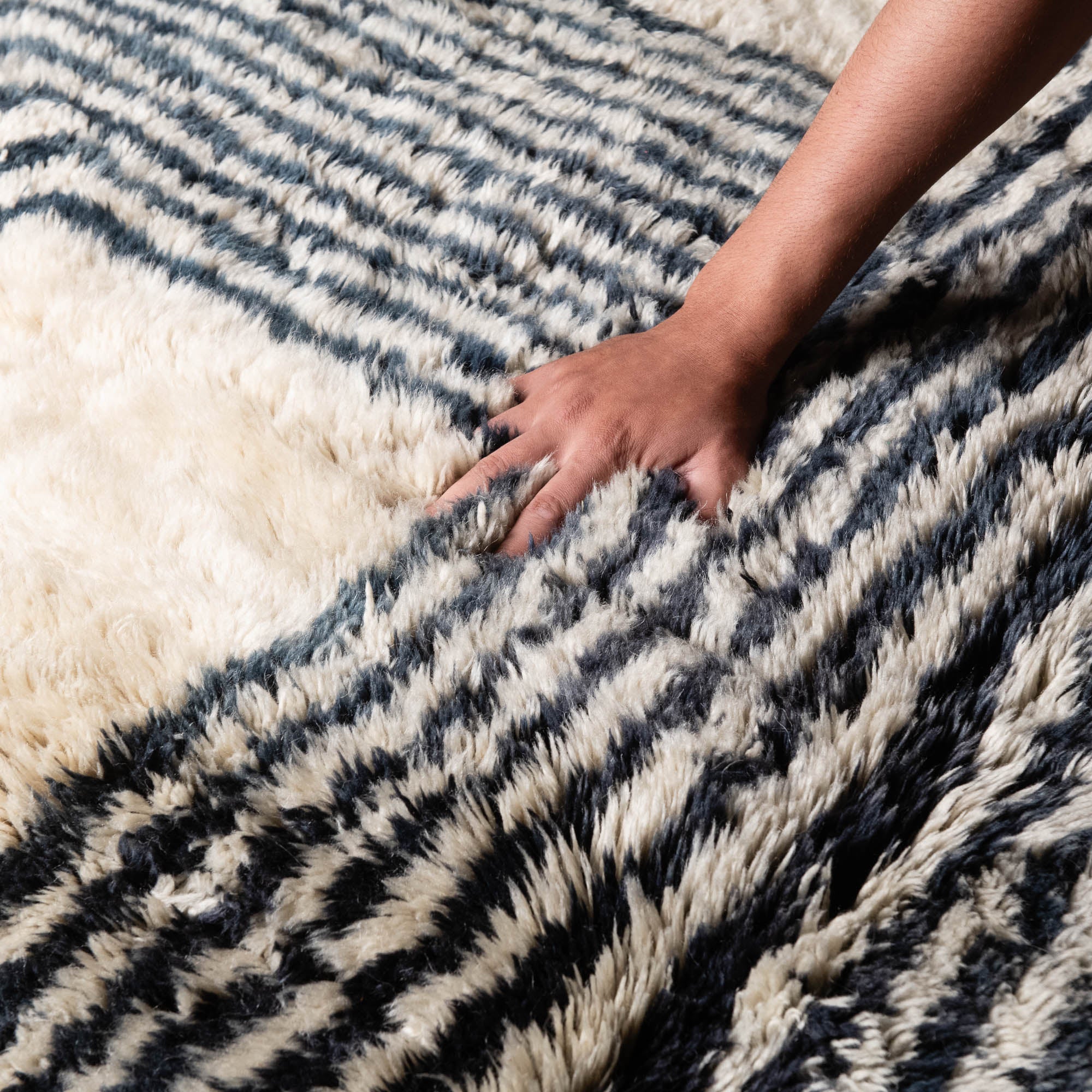 Contemporary Moroccan Beige And Blue Hand Knotted 8x10 Wool Rug - Image 6