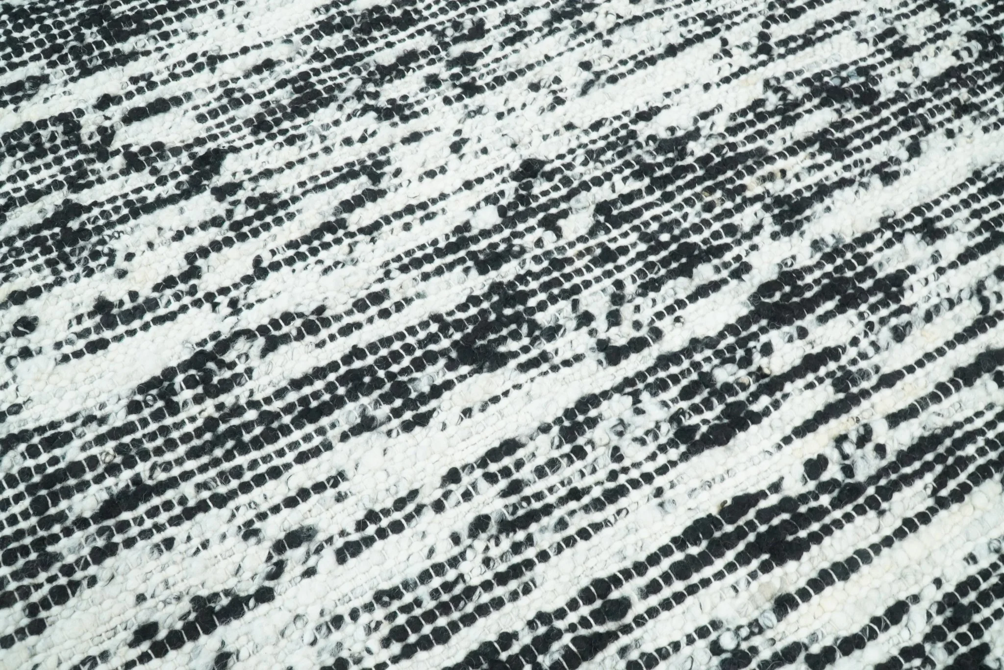 5x8 Hand Made Woolen Chunky and Soft Black and Ivory Area Rug | BER1 - Image 2