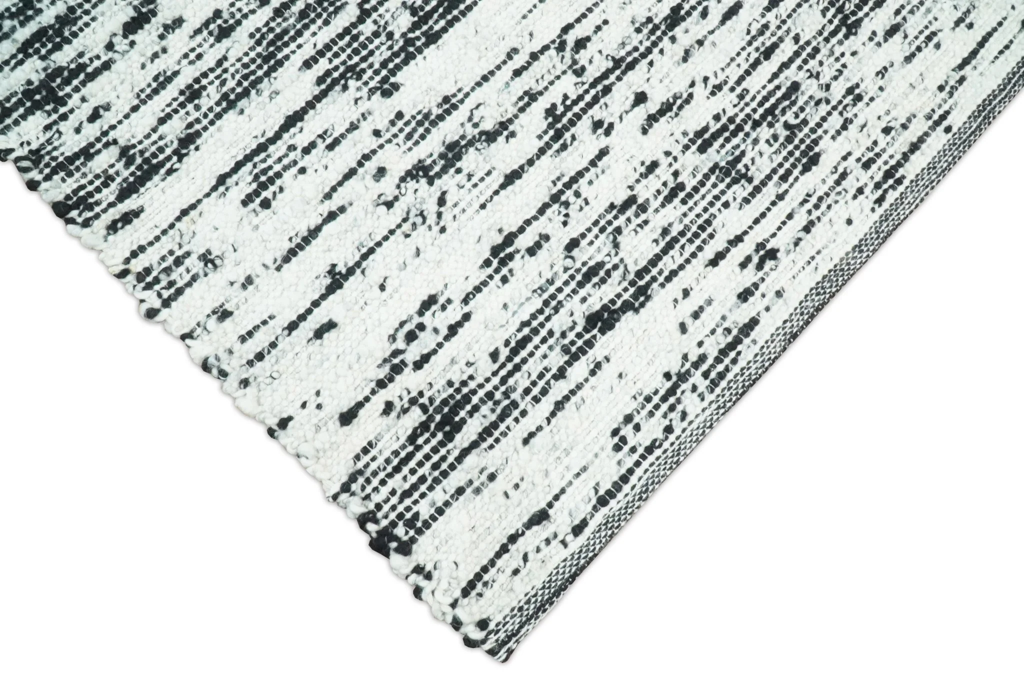 5x8 Hand Made Woolen Chunky and Soft Black and Ivory Area Rug | BER1 - Image 3