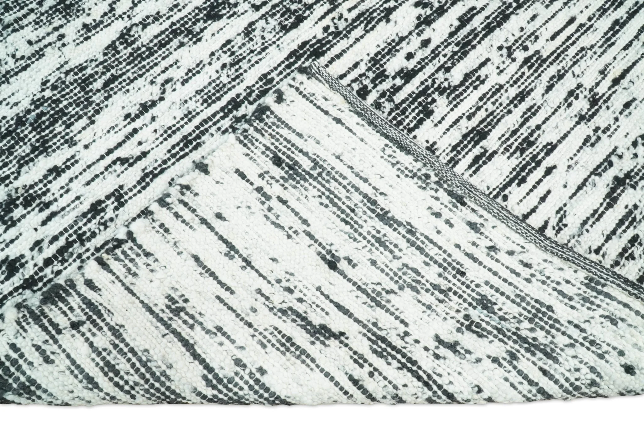5x8 Hand Made Woolen Chunky and Soft Black and Ivory Area Rug | BER1 - Image 6