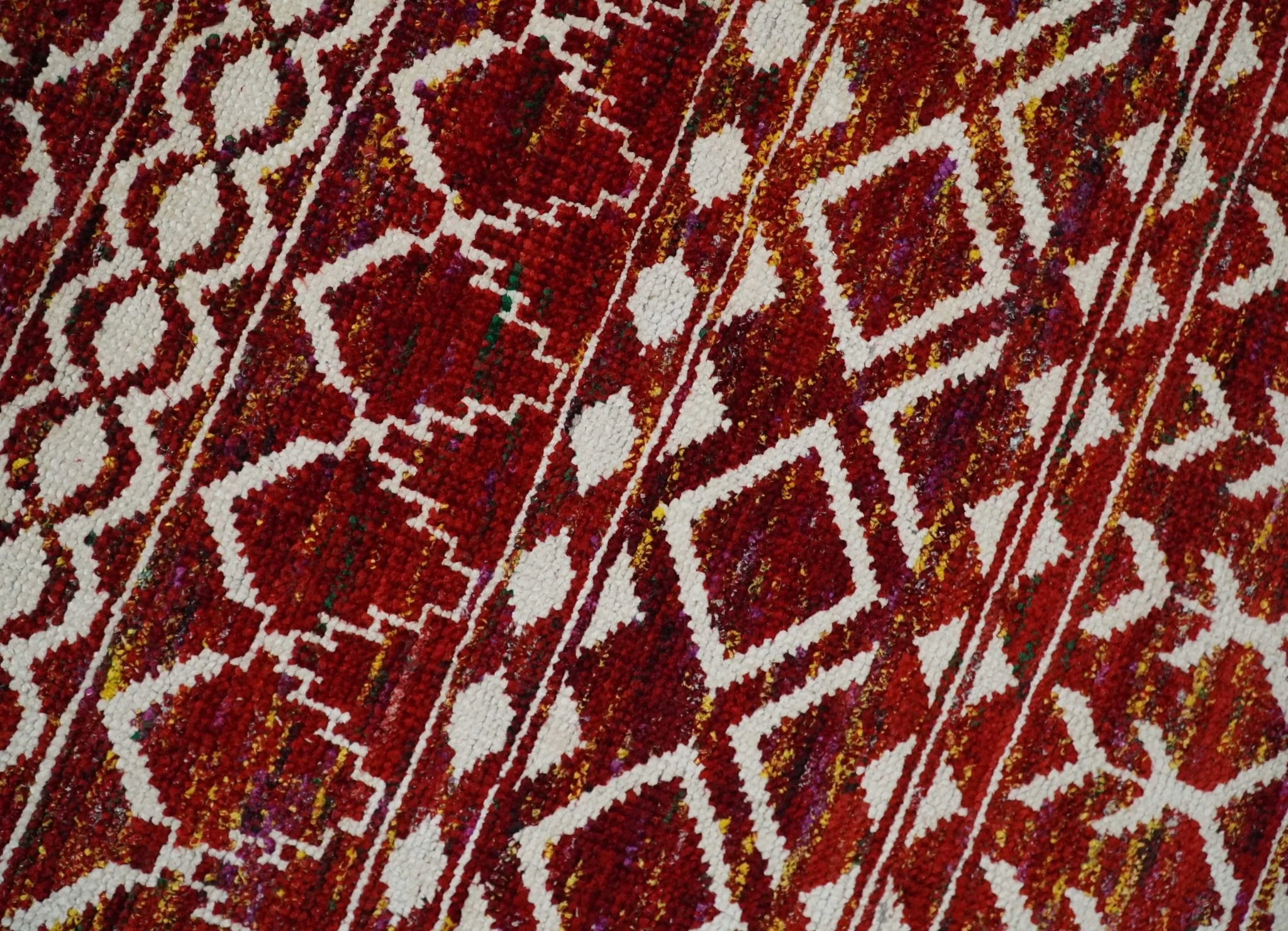 8x10 Hand Knotted Red and White Modern Contemporary Southwestern Tribal Trellis Recycled Silk Area Rug | TRDOP2 - Image 6