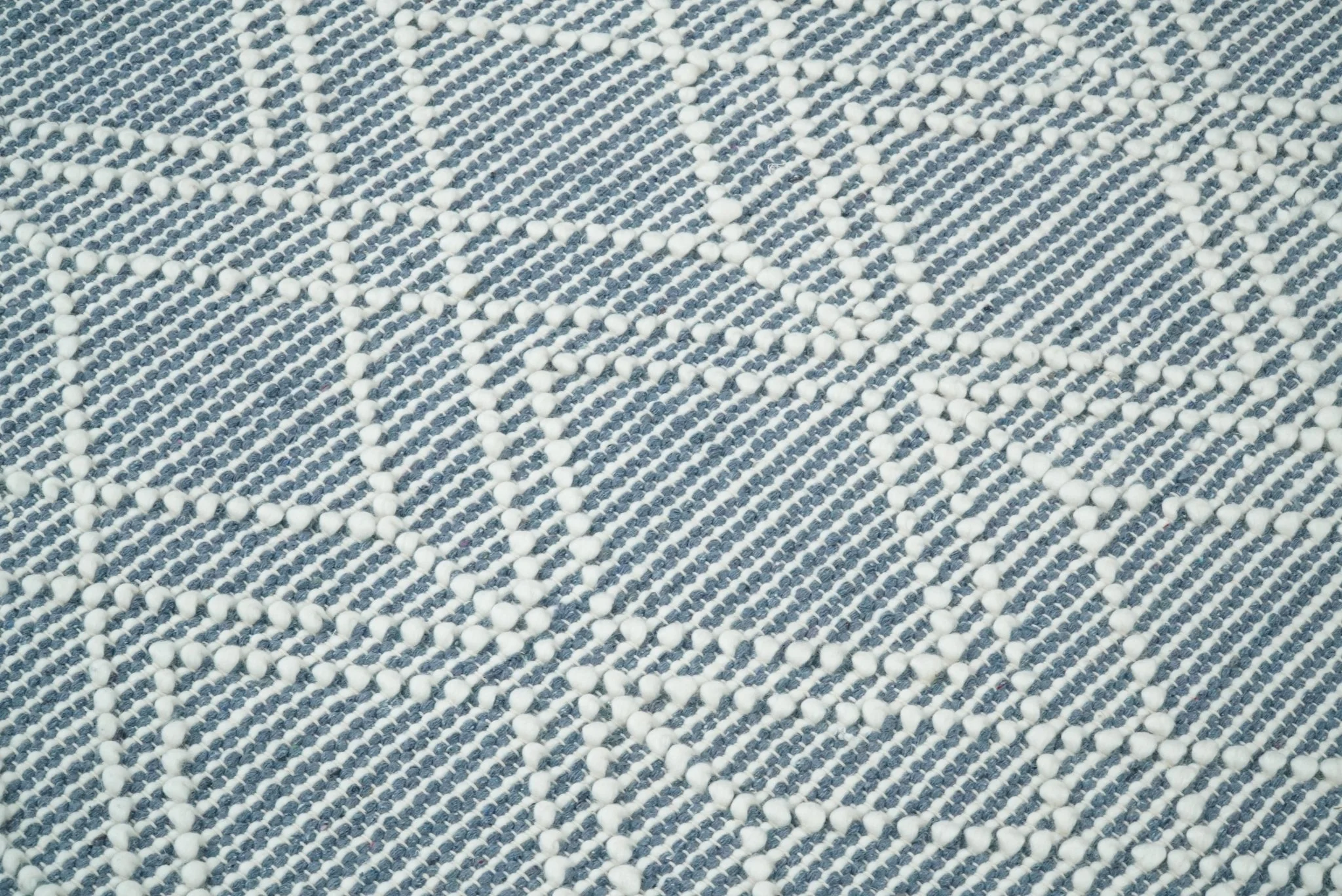 Hand Made Woolen Chunky and Soft White Wool Area Rug | CAL3 - Image 3