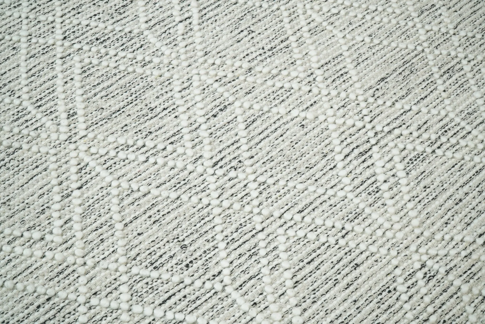 Hand Made Woolen Chunky and Soft White Wool Area Rug | CAL4 - Image 3