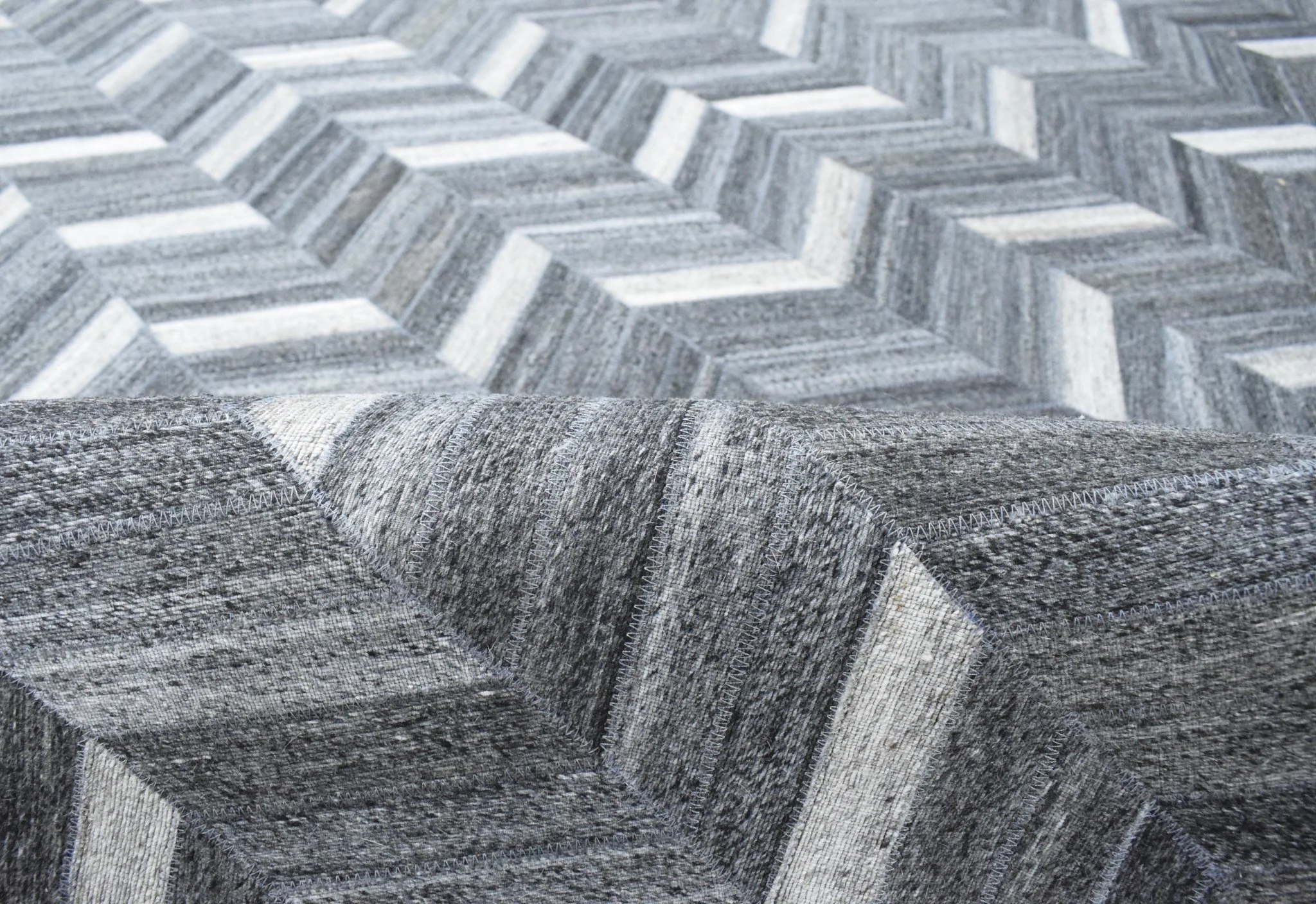 5x8 Handmade Gray and Ivory Chevron Viscose Area Rug | LR9 - Image 5