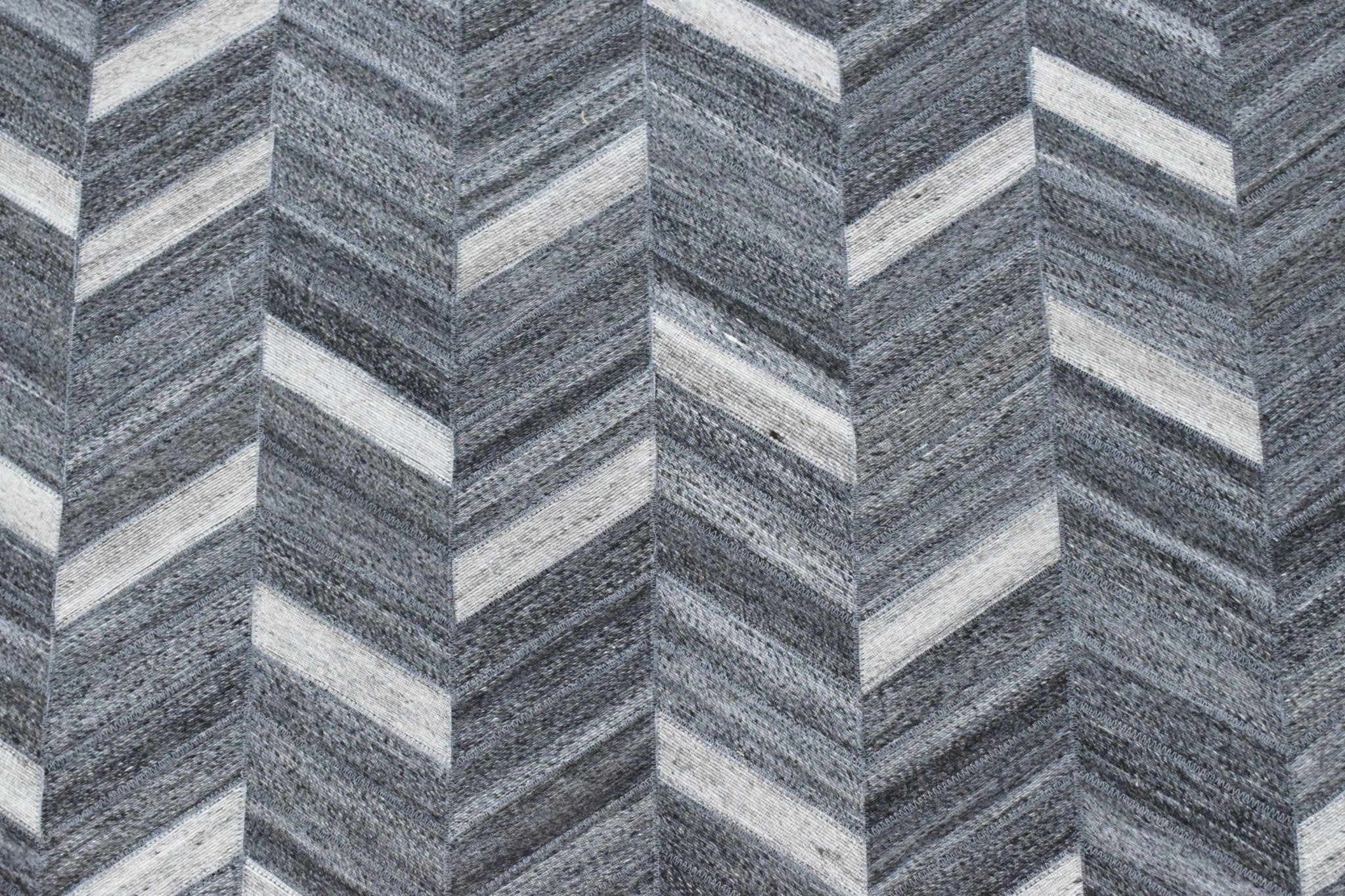 5x8 Handmade Gray and Ivory Chevron Viscose Area Rug | LR9 - Image 6