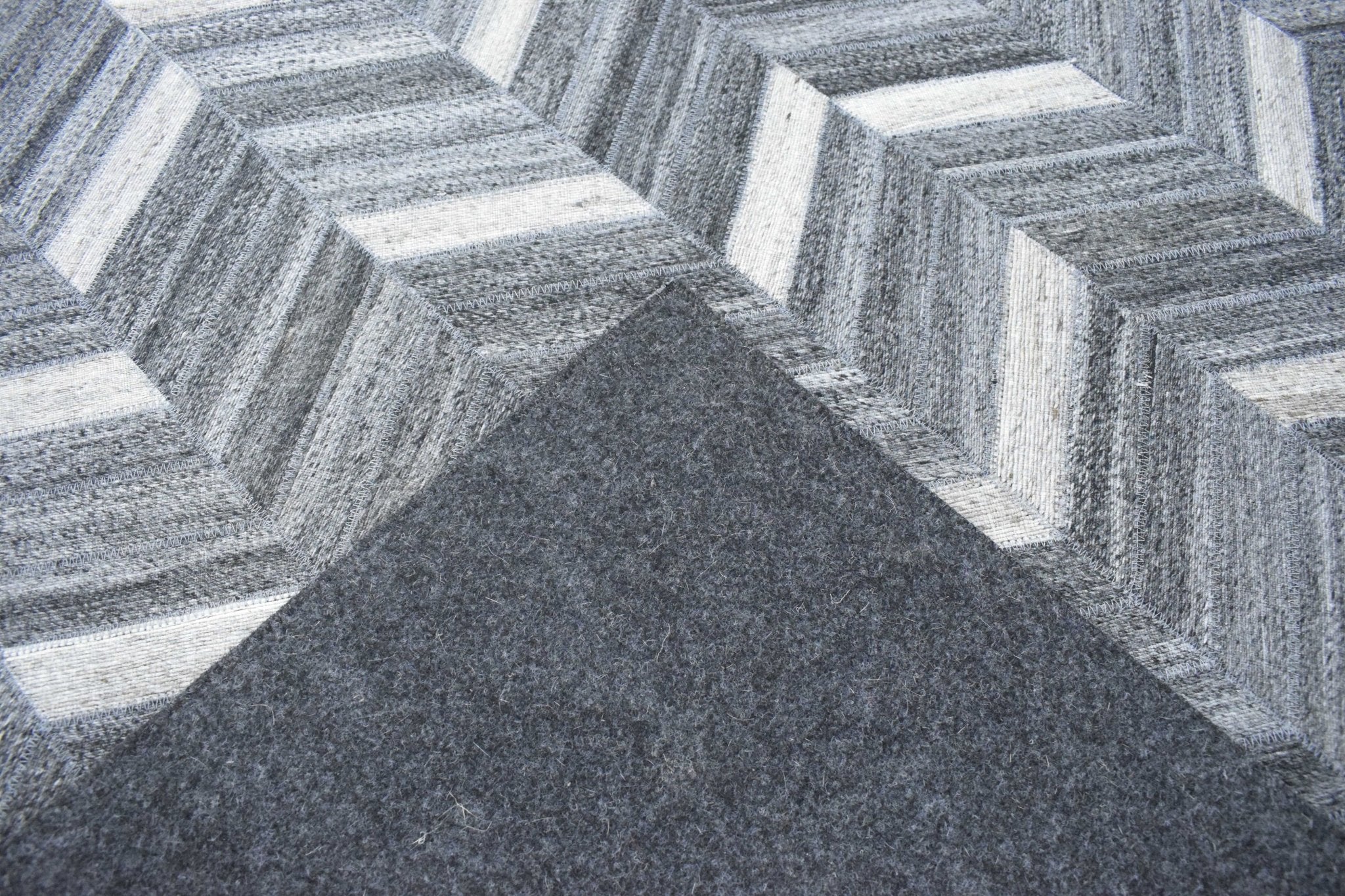 5x8 Handmade Gray and Ivory Chevron Viscose Area Rug | LR9 - Image 7