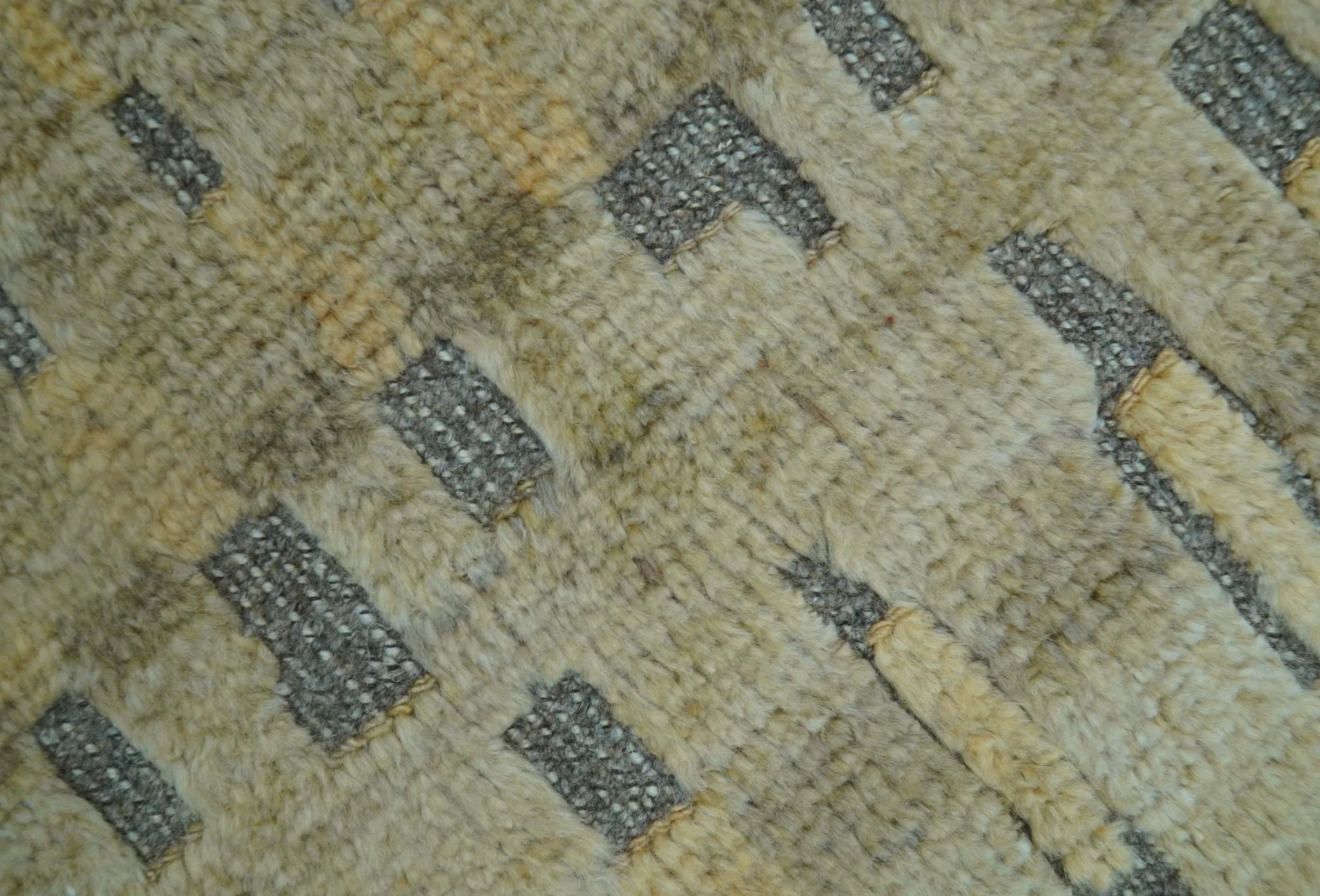 Custom Made Contemporary Design Gray And wheat Hand knotted wool Area Rug - Image 3