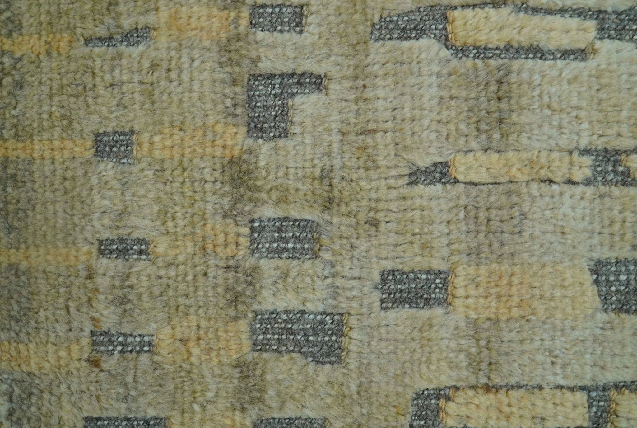 Custom Made Contemporary Design Gray And wheat Hand knotted wool Area Rug - Image 4