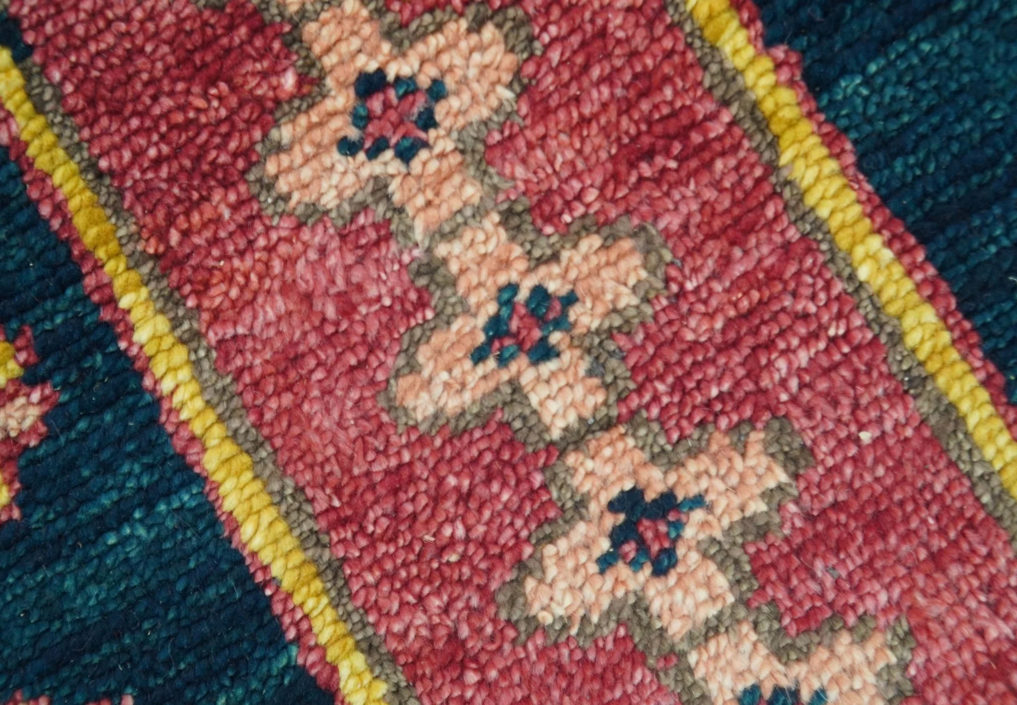 Custom Made Red And Green Traditional Heriz Design Hand Knotted Wool Rug - Image 8