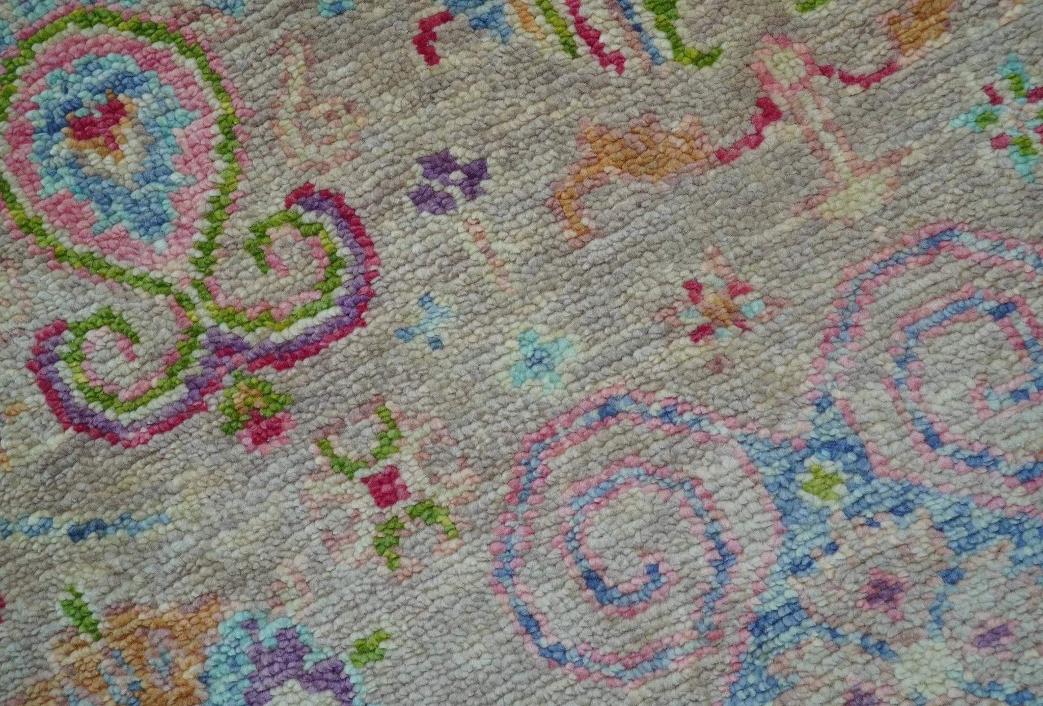 Terra Custom Made Traditional Tribal Design Beige And Pink Hand Knotted Wool Rug - Image 7