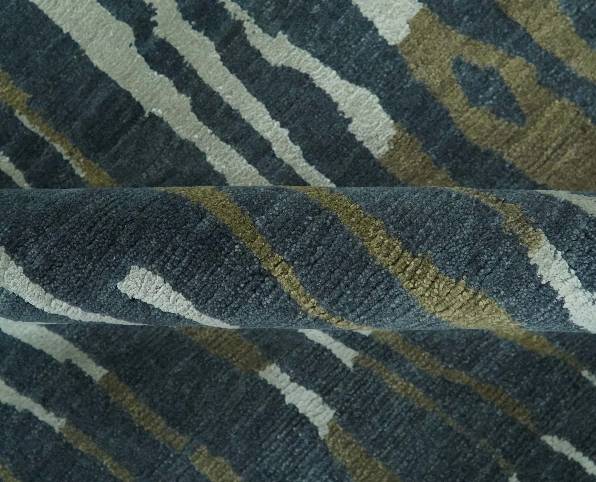 Dark Teal, Olive and Silver Modern Stripes Design Hand loom 5x8 wool and Art Silk Area rug - Image 6