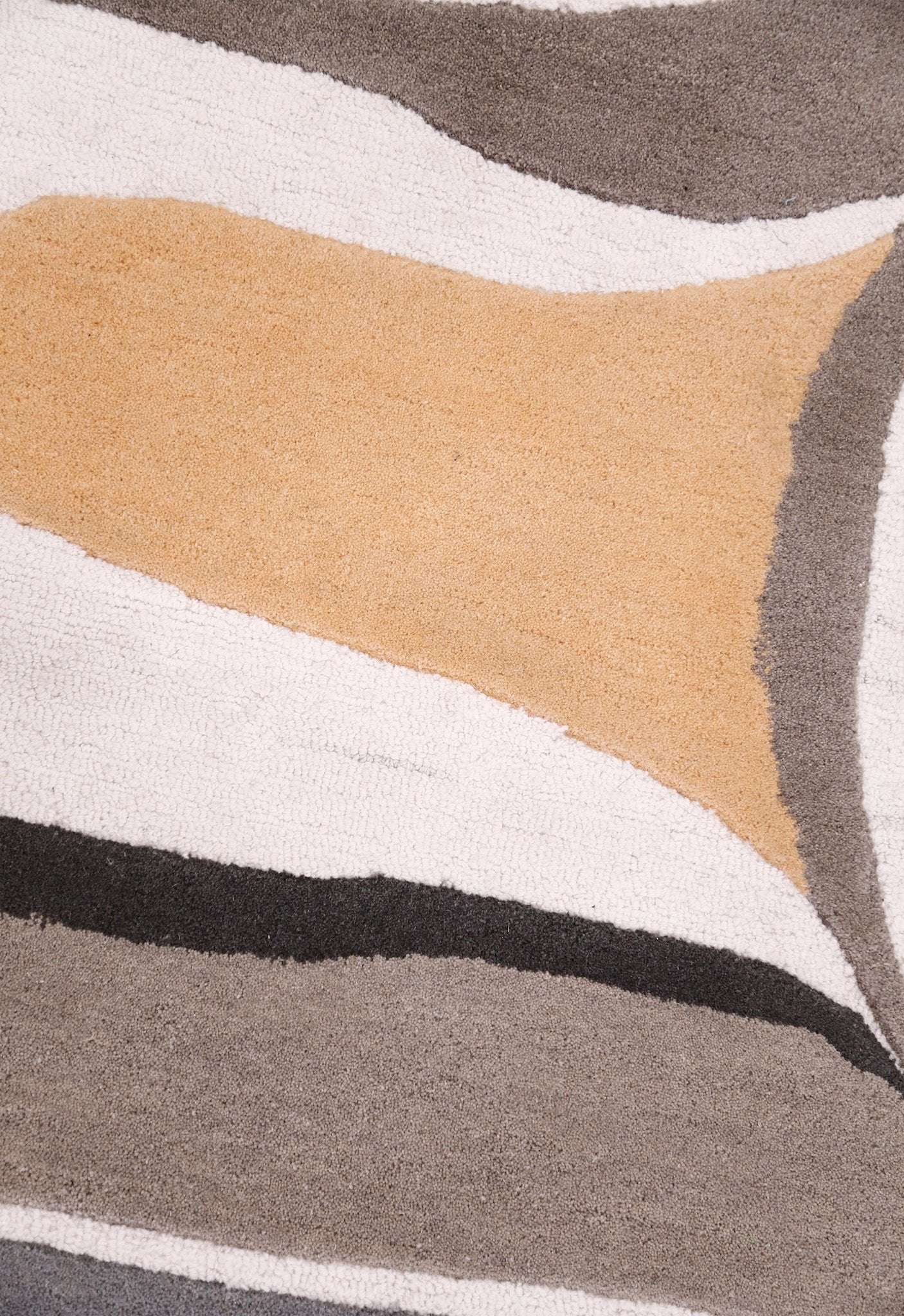 Drifted Ribbon Gray Hand Tufted 5x8 Wool Area Rug - Image 6