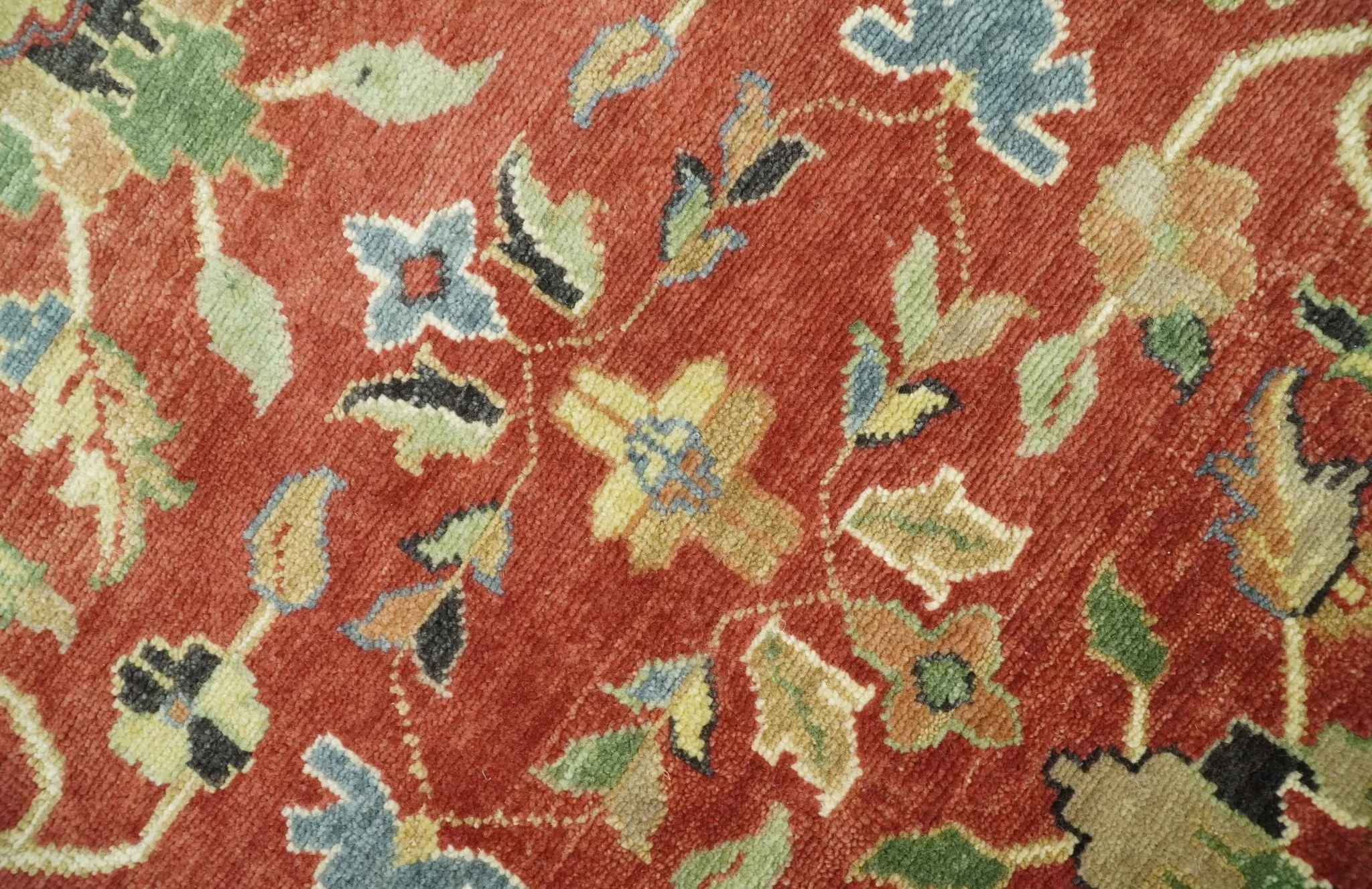 Fine Hand Knotted Vintage Style 8x10  Rust, Olive and Beige Traditional Serapi wool rug - Image 4