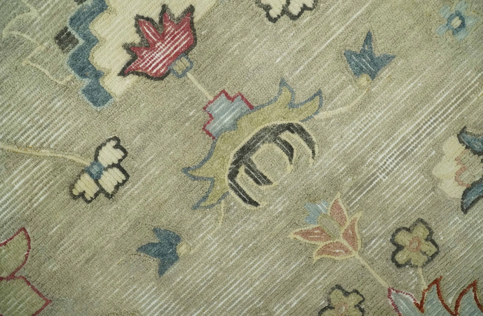 Traditional Floral 8x10 Beige Hand Tufted Oriental distressed wool area rug - Image 4