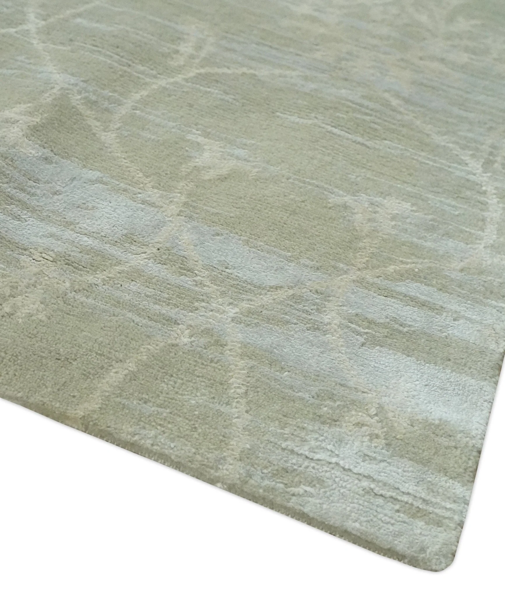 Gray and Silver Ikat Design 6x9 Hand knotted Wool and Viscose Area Rug - Image 6