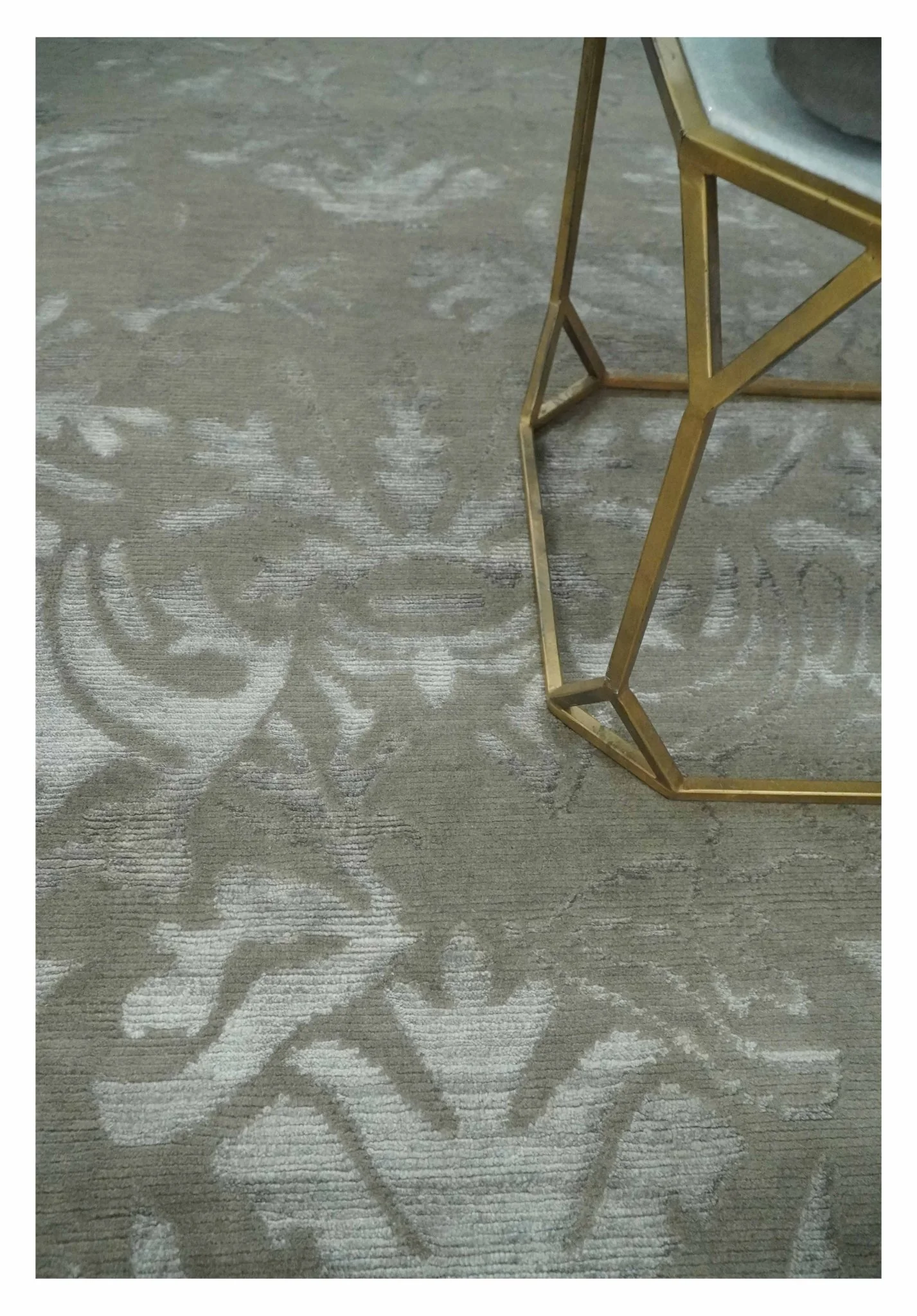 Floral Gray and Silver Hand knotted 6x9 wool and Viscose Area Rug - Image 3