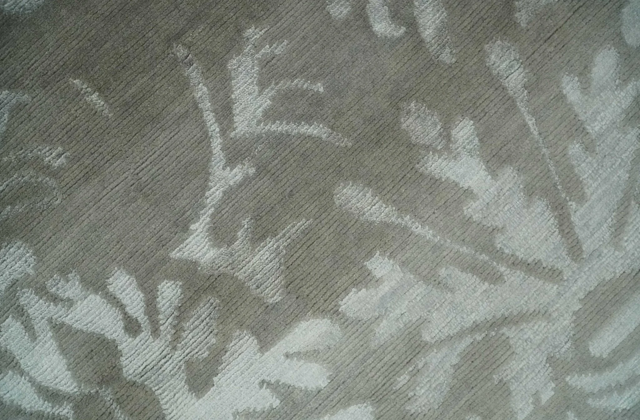 Floral Gray and Silver Hand knotted 6x9 wool and Viscose Area Rug - Image 5