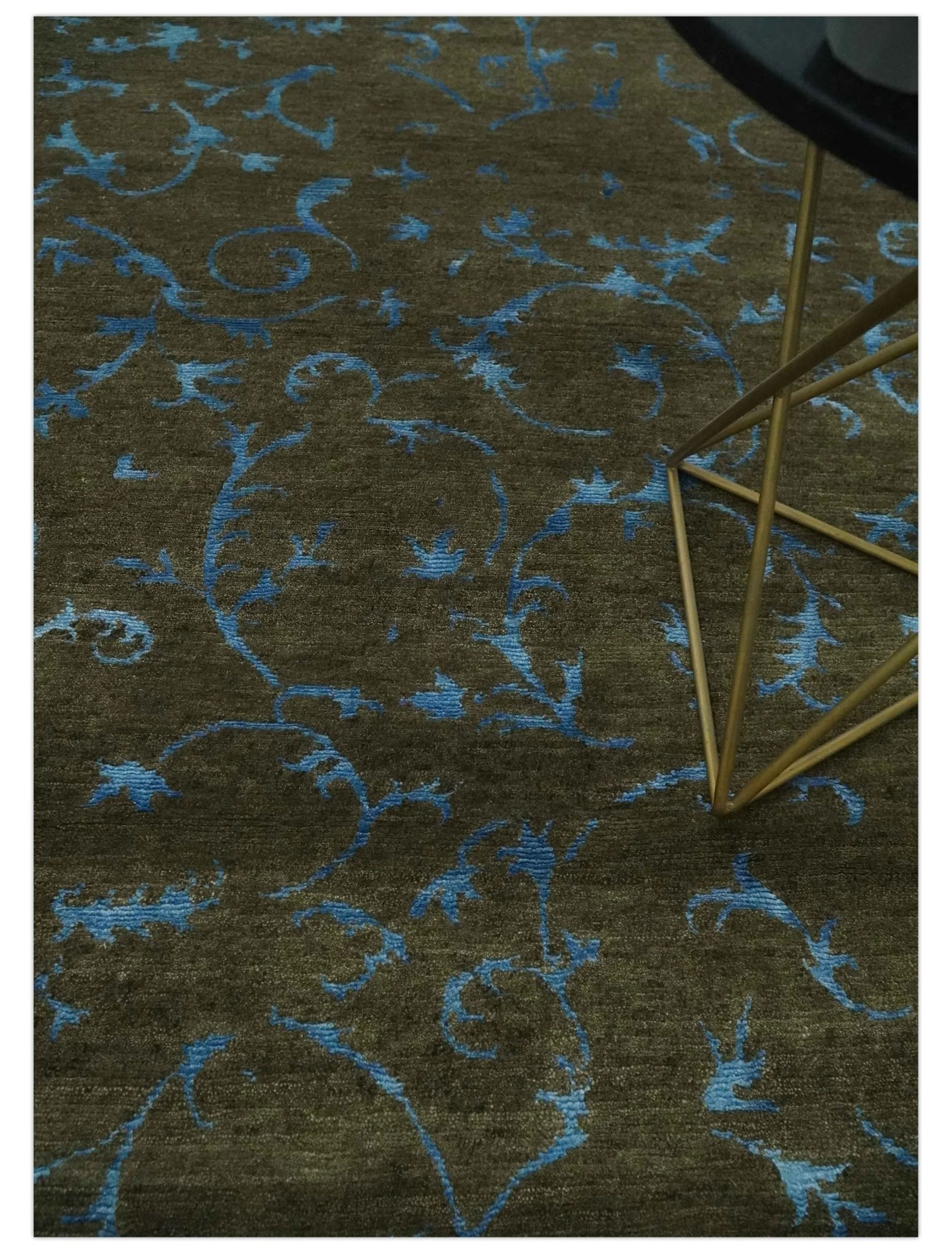 Premium look Antique Style Olive and Blue Hand loom 6x9 wool and Art Silk Area Rug - Image 3