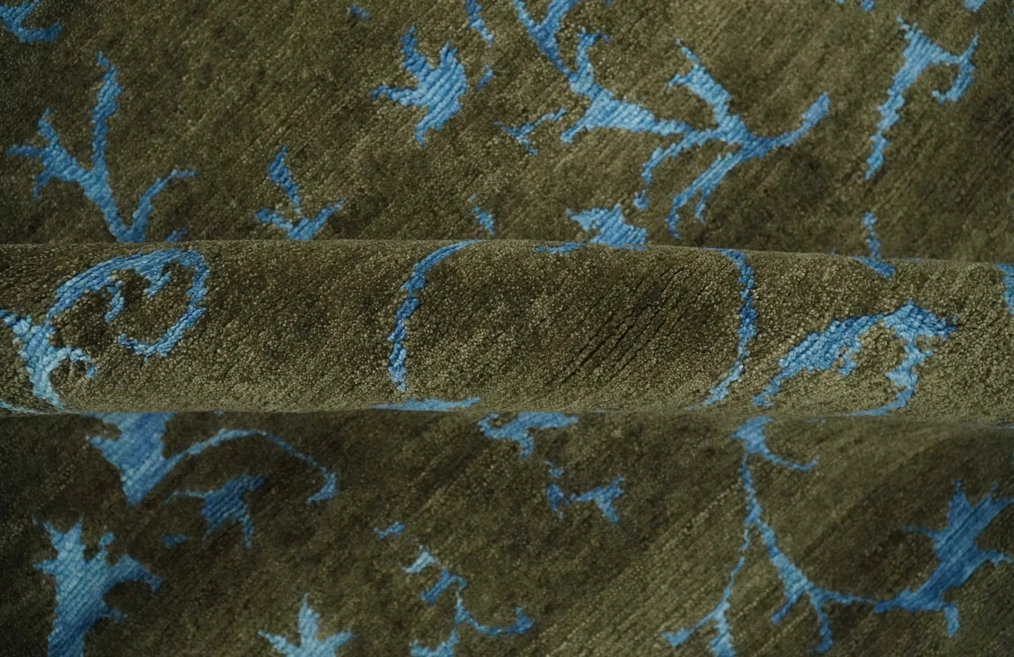 Premium look Antique Style Olive and Blue Hand loom 6x9 wool and Art Silk Area Rug - Image 7