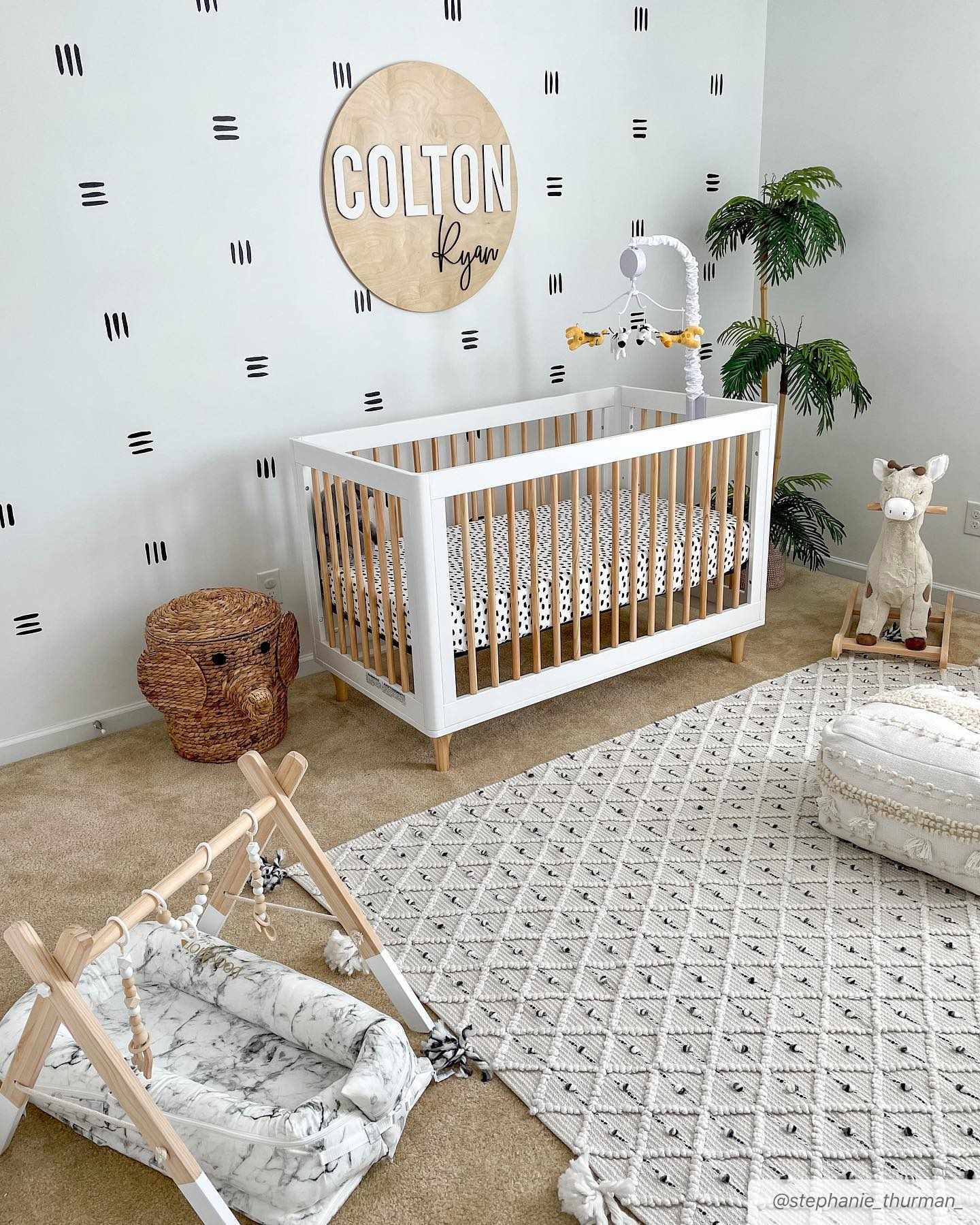 Hand Woven Modern Geometrical Beige and Charcoal Tassel Design rug - Image 2