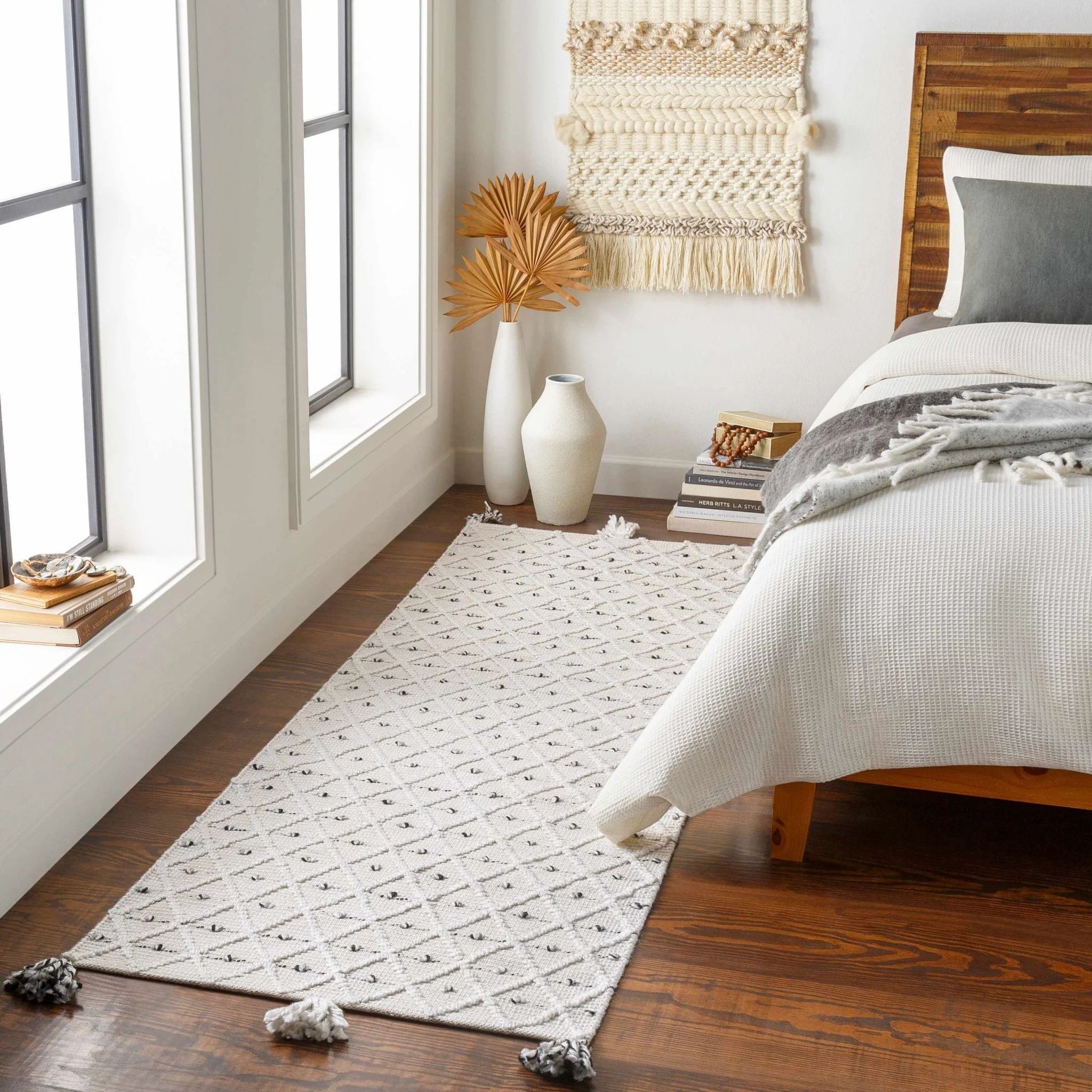 Hand Woven Modern Geometrical Beige and Charcoal Tassel Design rug - Image 4