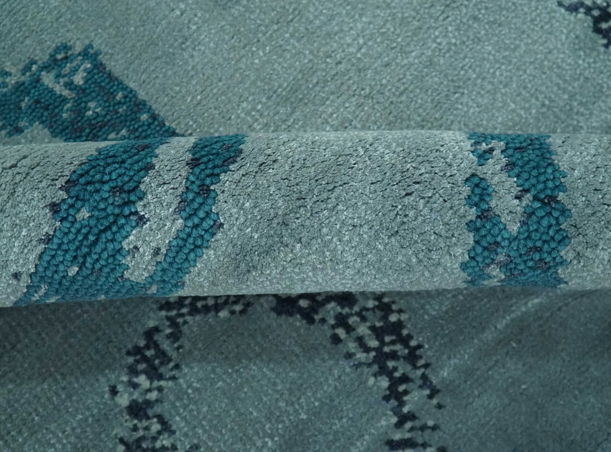 Modern Geometrical Circle Design Teal and Charcoal 5x7 Hand Knotted wool area rug - Image 7