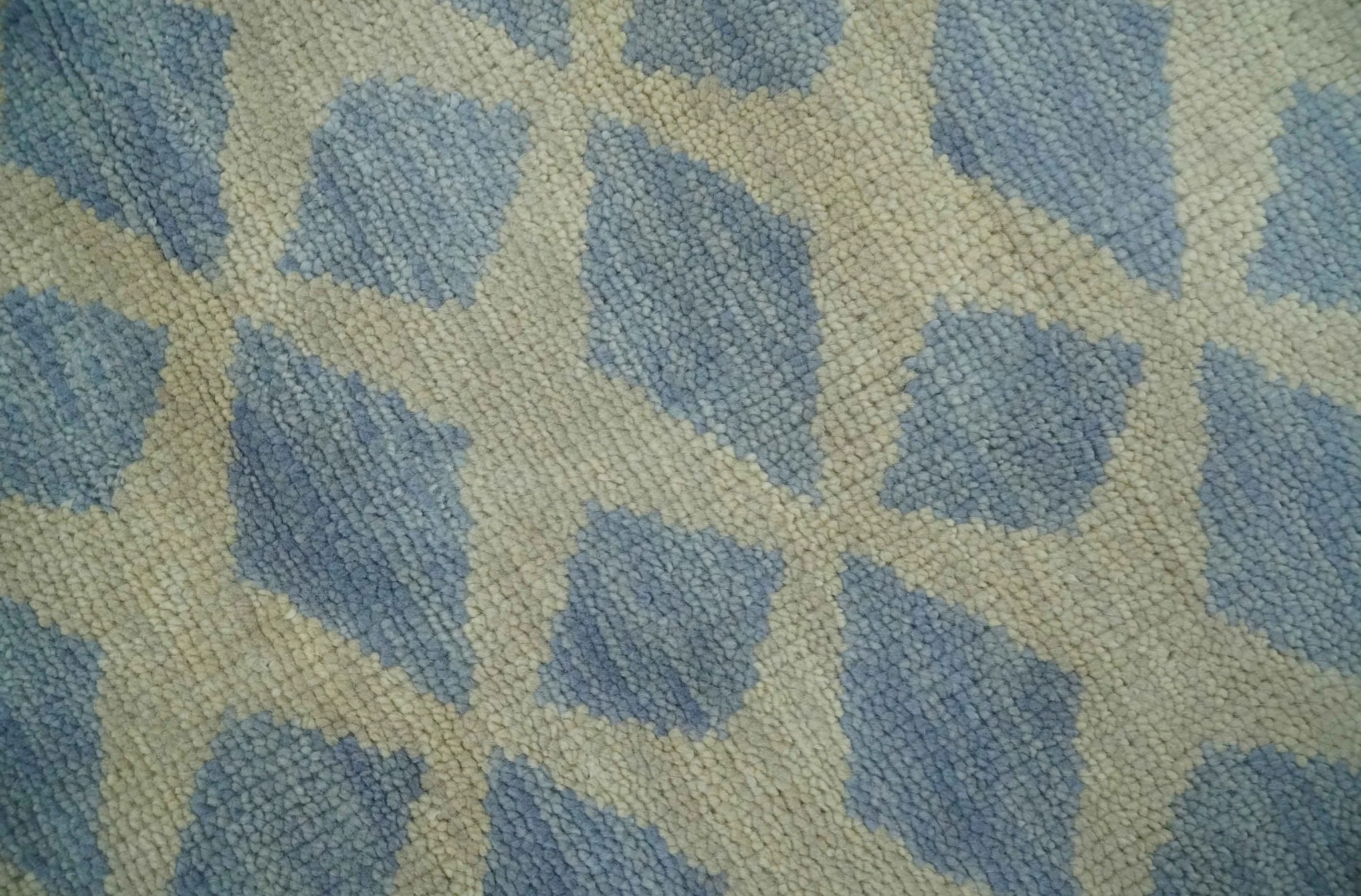 Modern Geometrical Diamond Design Gray and Beige 8x10 Hand knotted wool rug - Image 4