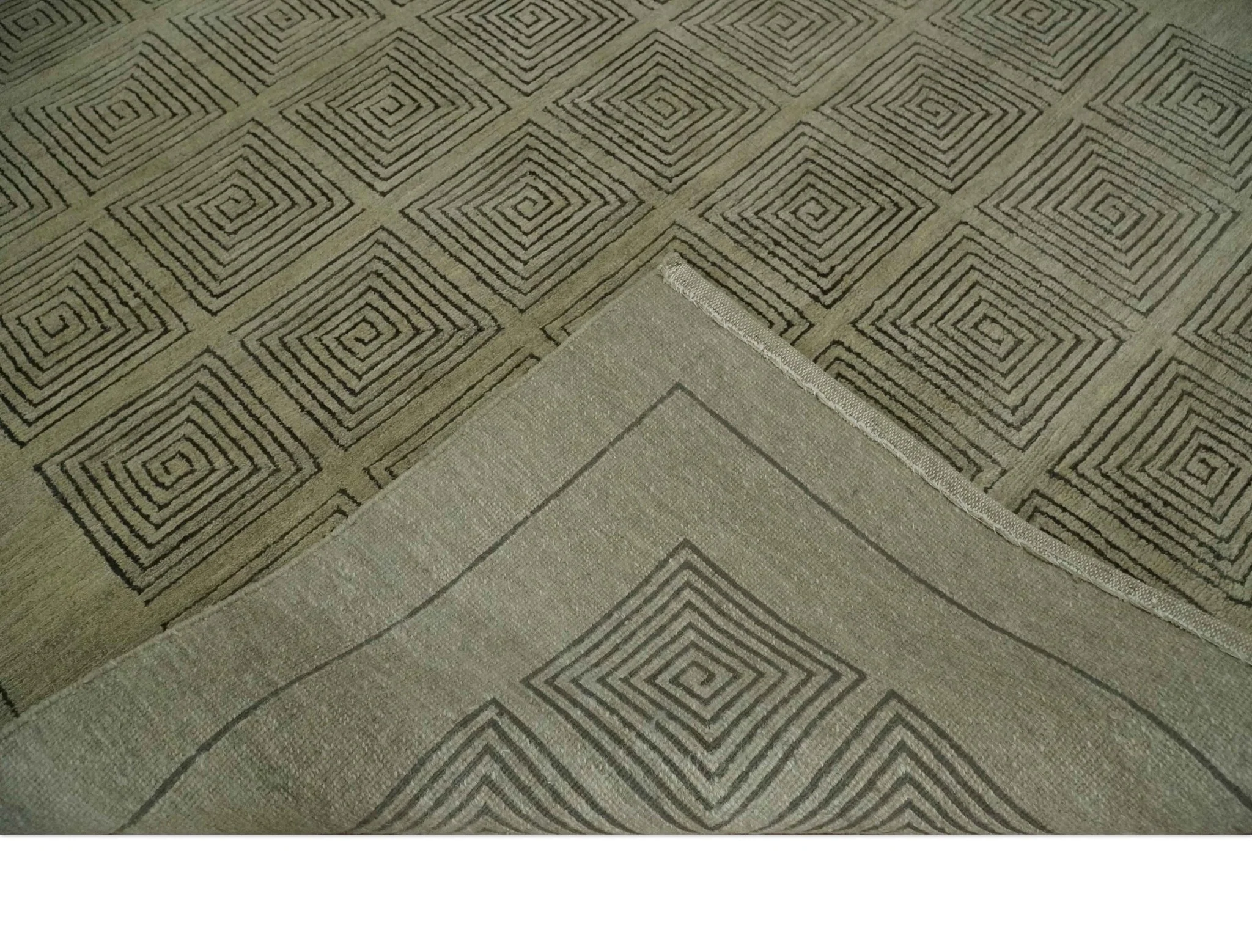 Modern Geometrical Olive and Charcoal Hand loom 5x7 Wool and Art Silk Area Rug - Image 8